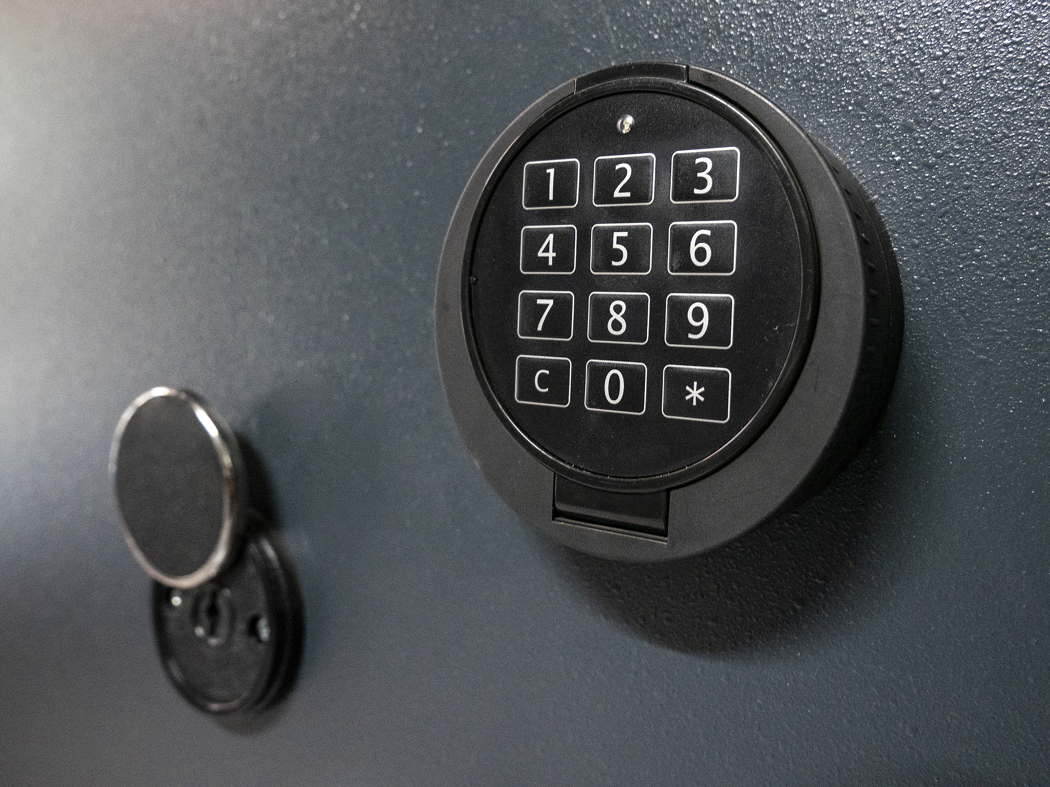safe keyboard and lock