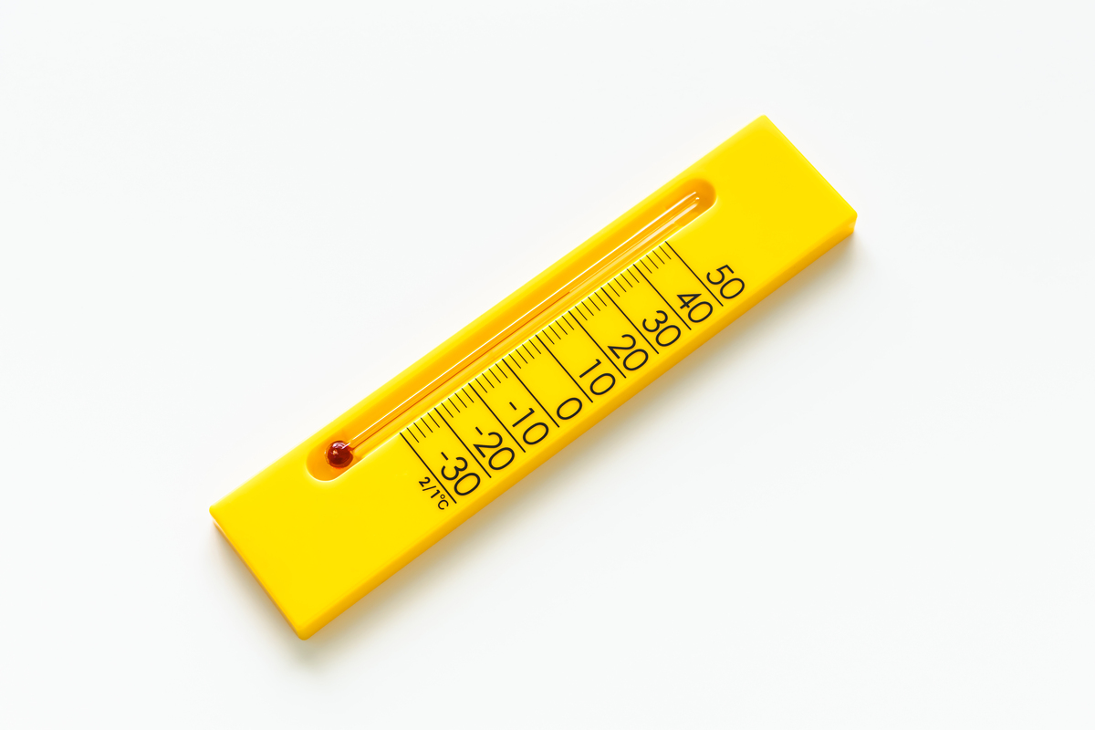 Write 5 bullet points between 250-350 characters for an Amazon listing sellingice hockey stick tapeBullet Point FormatProduct BenefitDescriptionIncluding the following keywordsHockey Tape;Blade & Hand