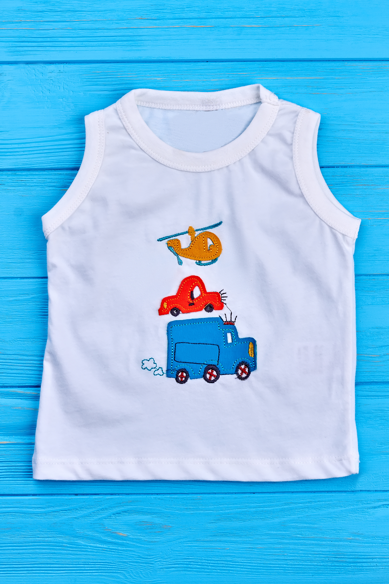 描述一款男童短裤短袖套装短袖小翻领加印花落肩袖宽松短裤印花