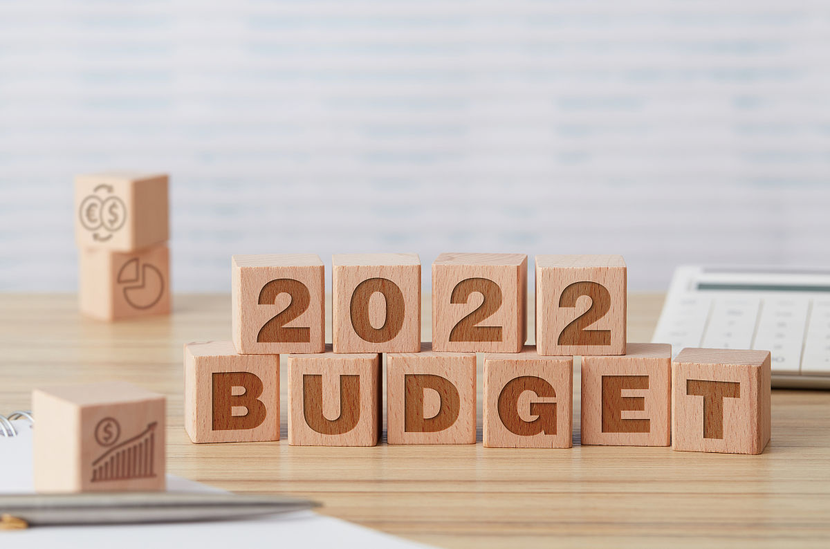 1、企业根据 来确定预算编制的周期和预算滚动的频率。 A、 成本效益原则 B、 企业管理基础 C、 信息化水平 D、 月销售额 2、预算管理委员会的主要职责一般包括 。 A、 制定颁布企业预算管理制度 B、 定期汇总、分析各预算单位预算执行情况 C、 拟定预算目标 D、 提供编制预算的各项基础资料 3、经营目标制定的方法会随分析对象和预测期限的不同而有所不同但其基本方法大体上