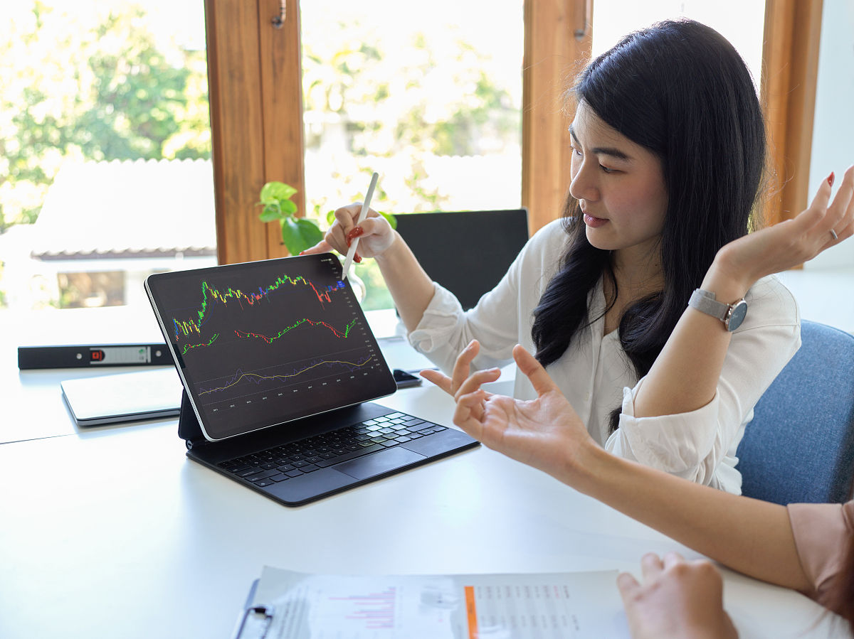 美国股市崩盘时麦道夫也是这样做的。