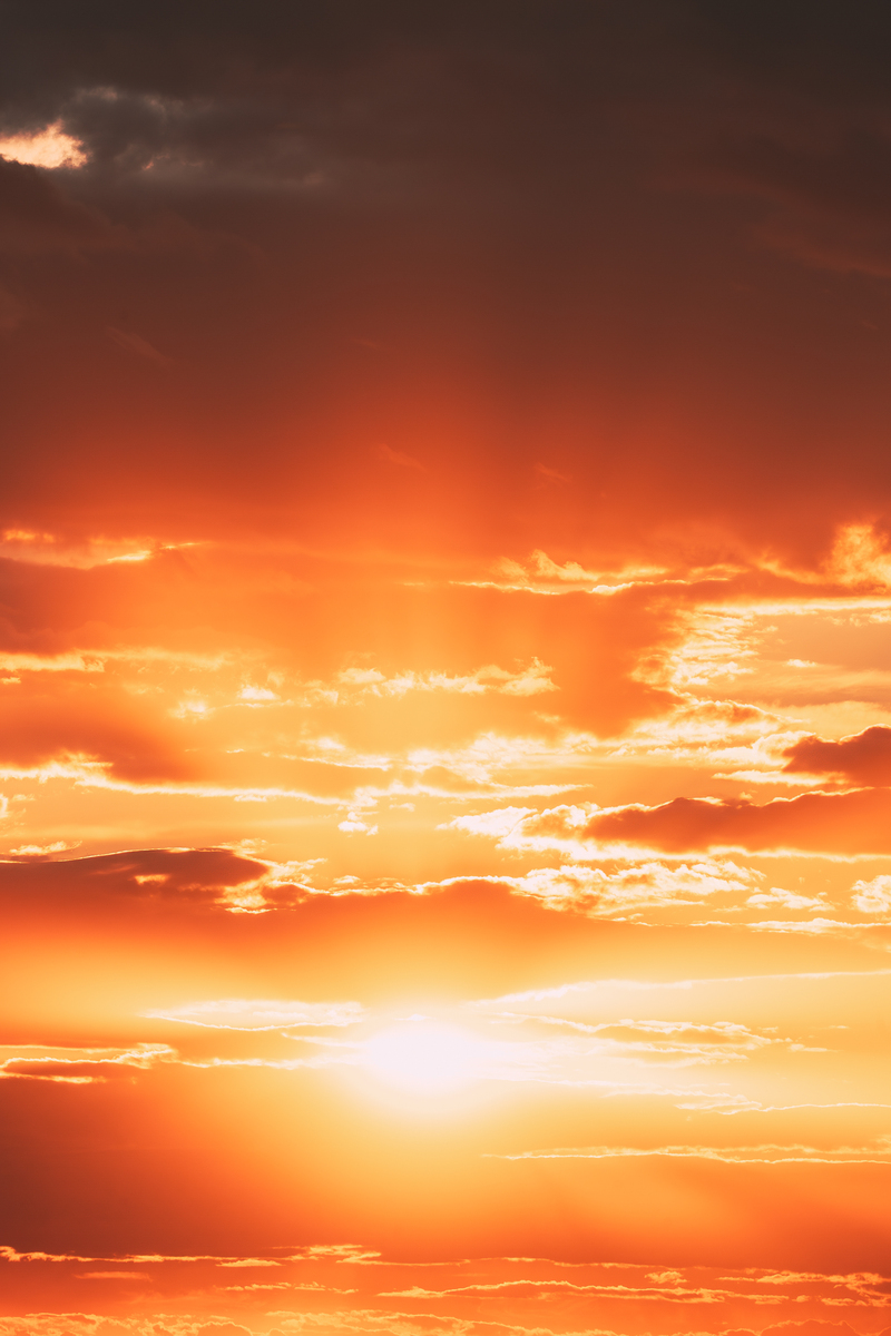 工作室的西向窗户，日落与灵感