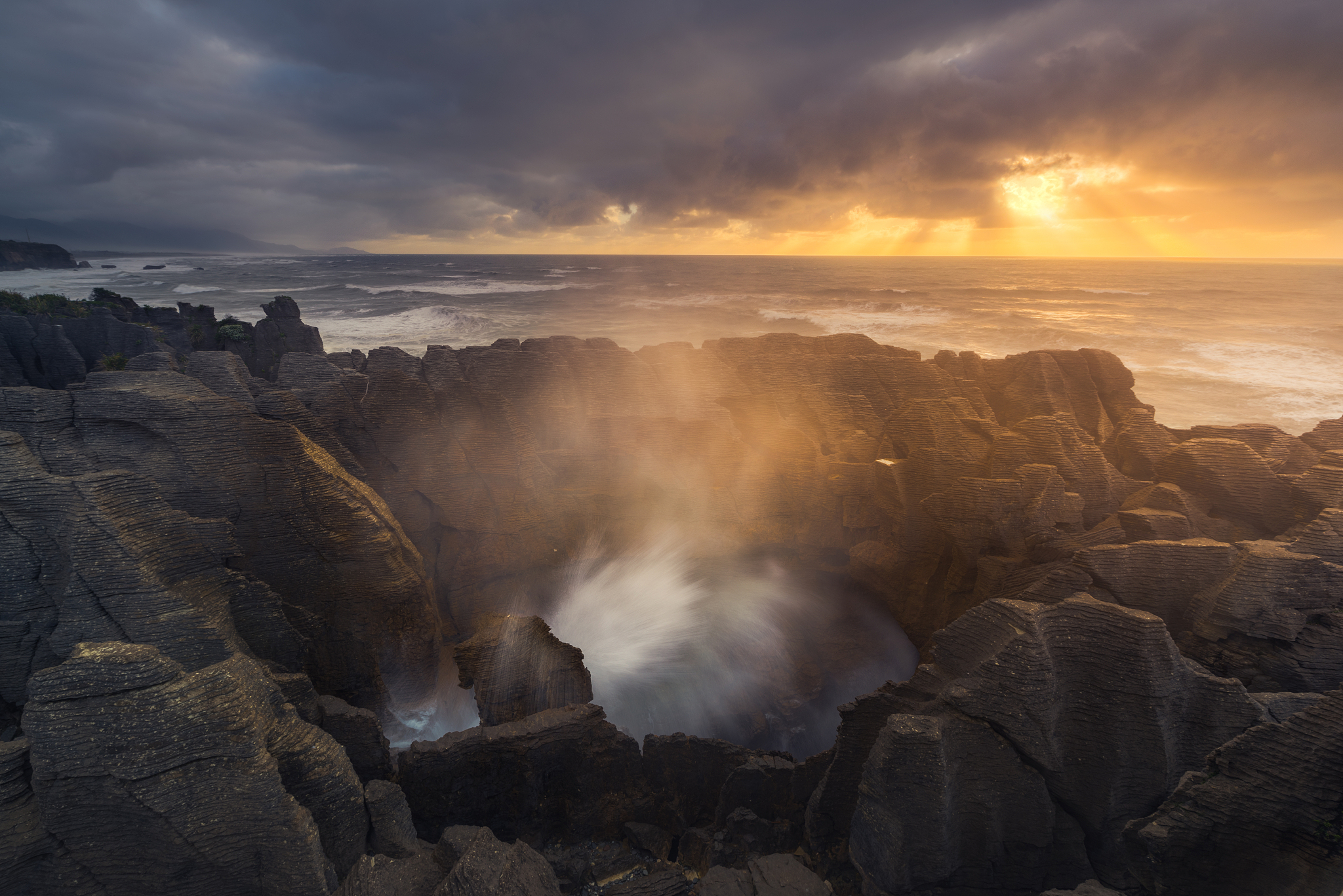 blow holes at pancake rock new zealand