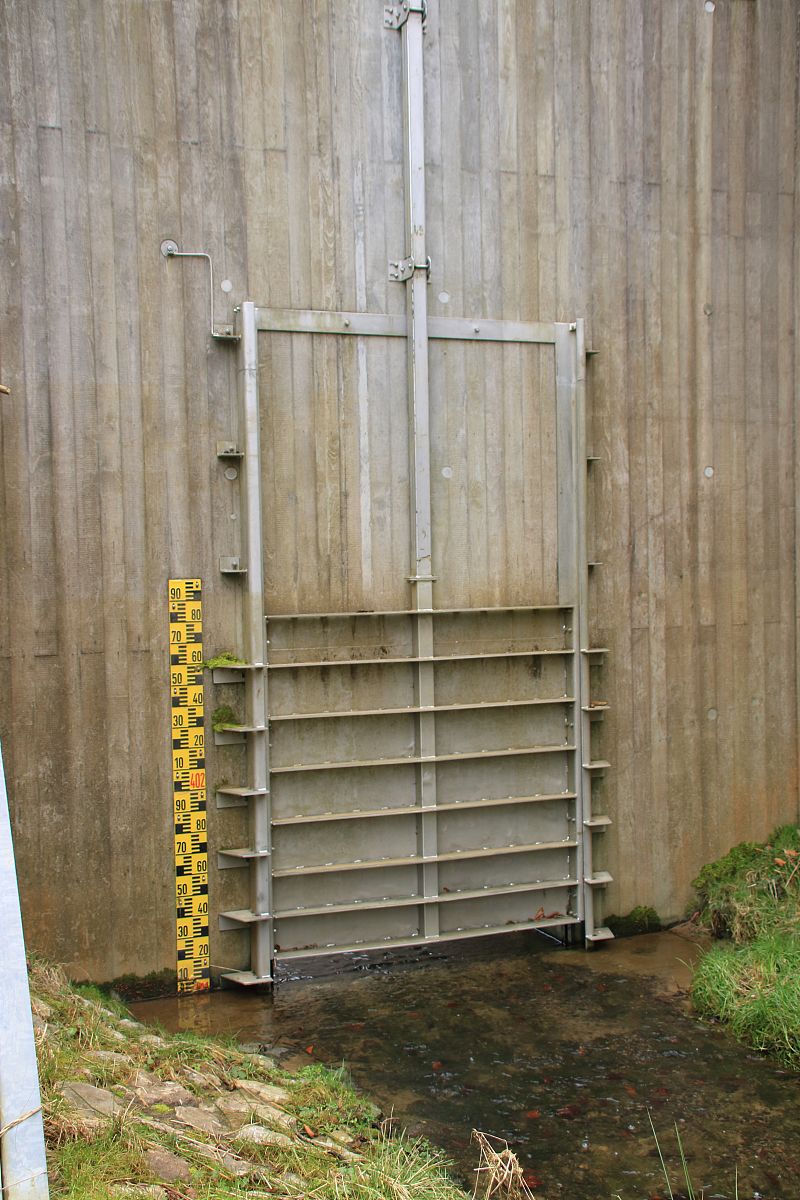 闸门栏污栅门机金属结构安装劳务费是多少一吨帮我用210字详细描述