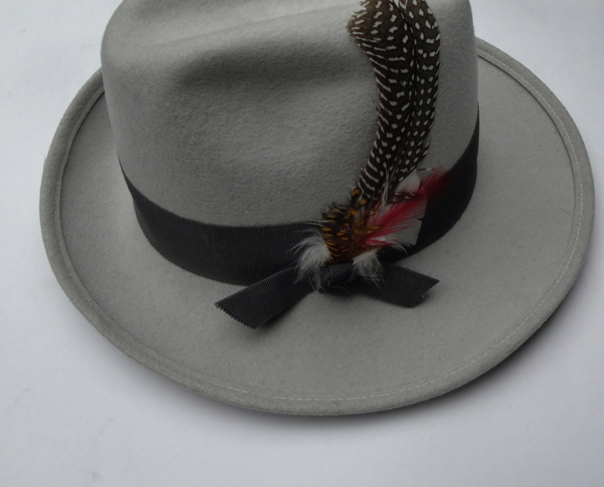 时尚精致的帽子设计 - 六个词