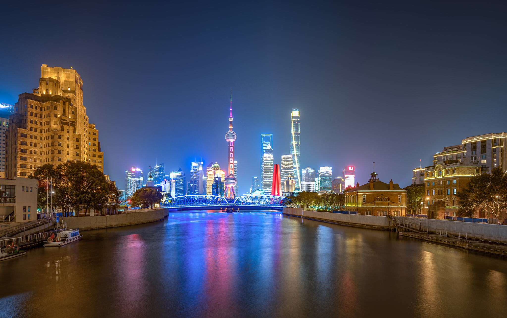 夜景上海浦东陆家嘴市区中心东方明珠城市天际线建筑经济金融区