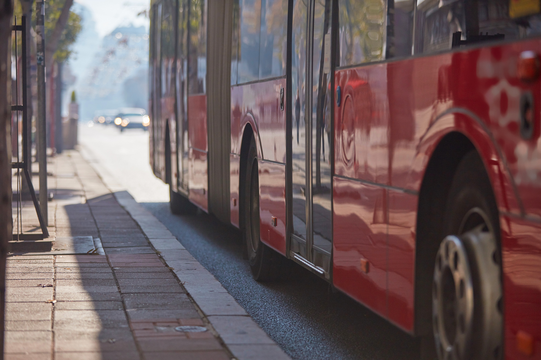 公交车窗外的流光掠影:一张照片,邂逅城市 公交车窗外的流光掠影:一张照片,邂逅城市