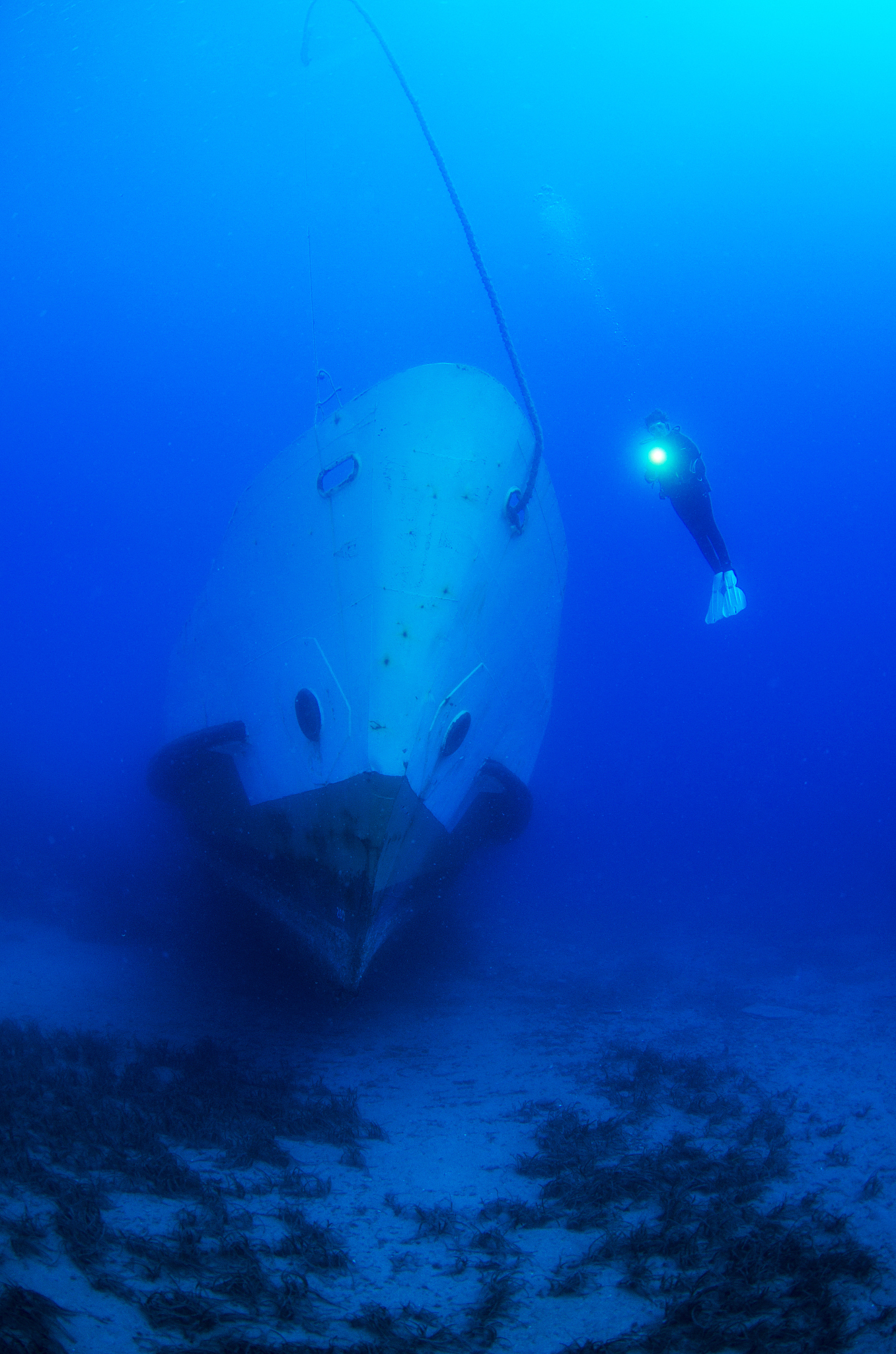 shipwreck with women diver