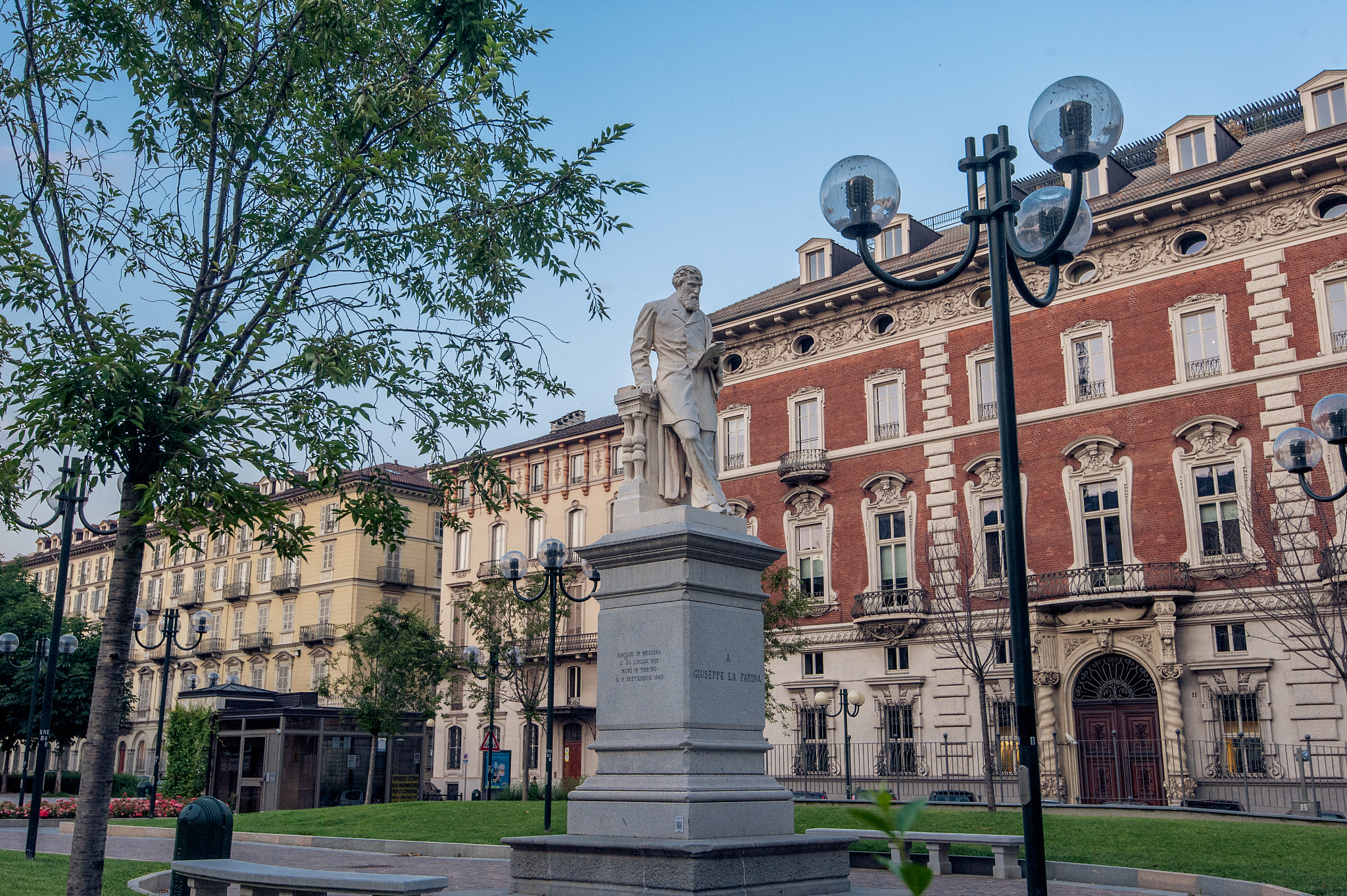 statue of giuseppe la farina