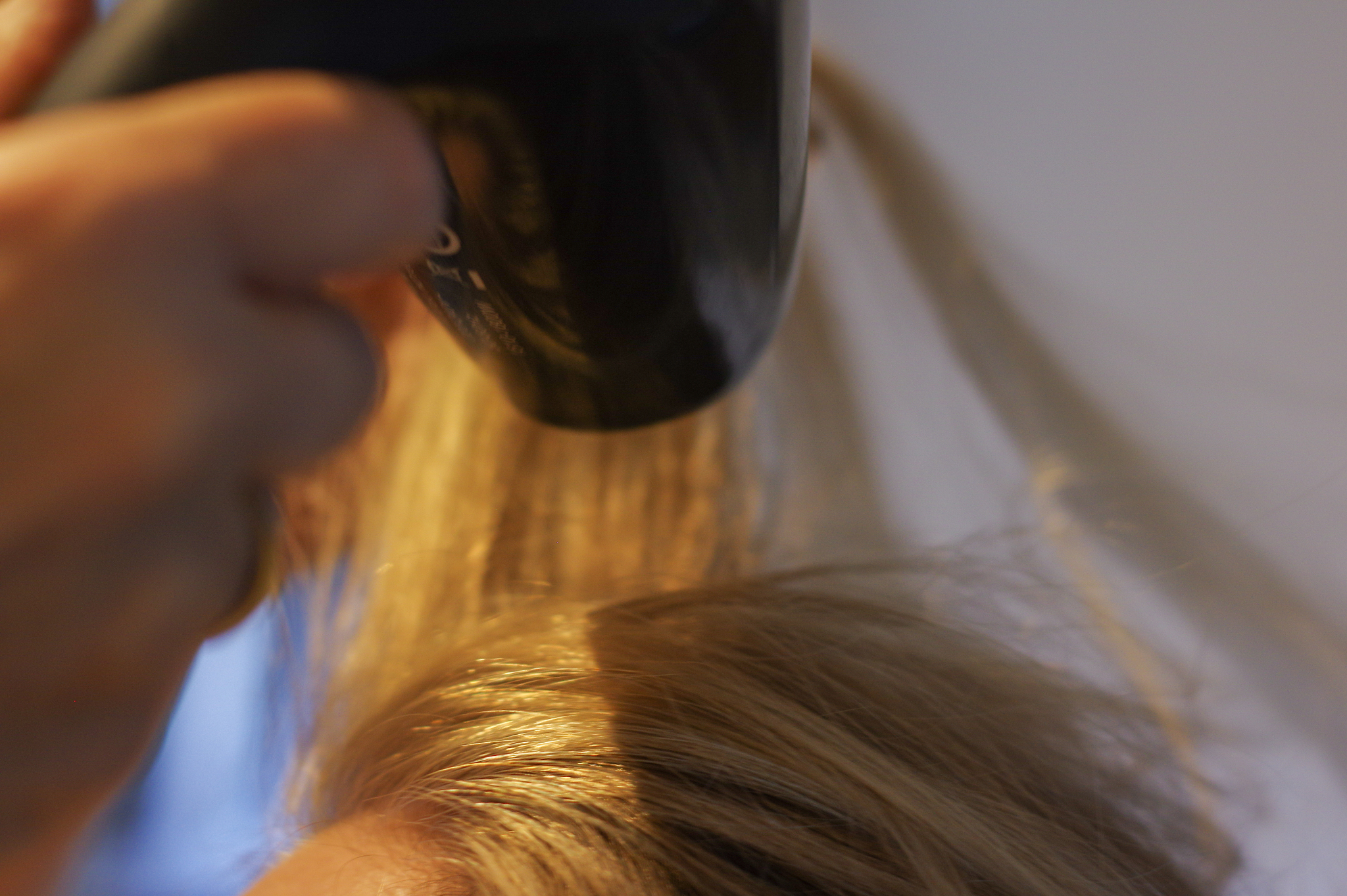 染发前可以使用保湿润发啫喱吗？