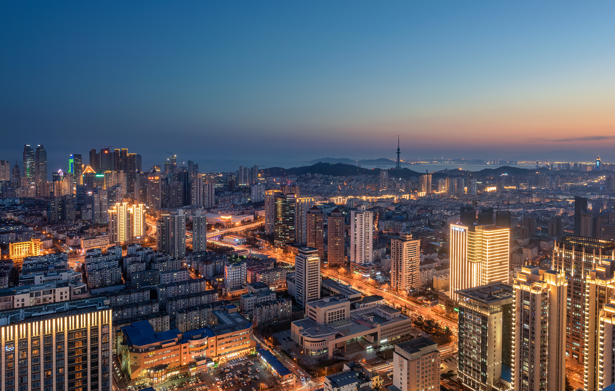 南京 vs 苏州：哪个城市更发达？