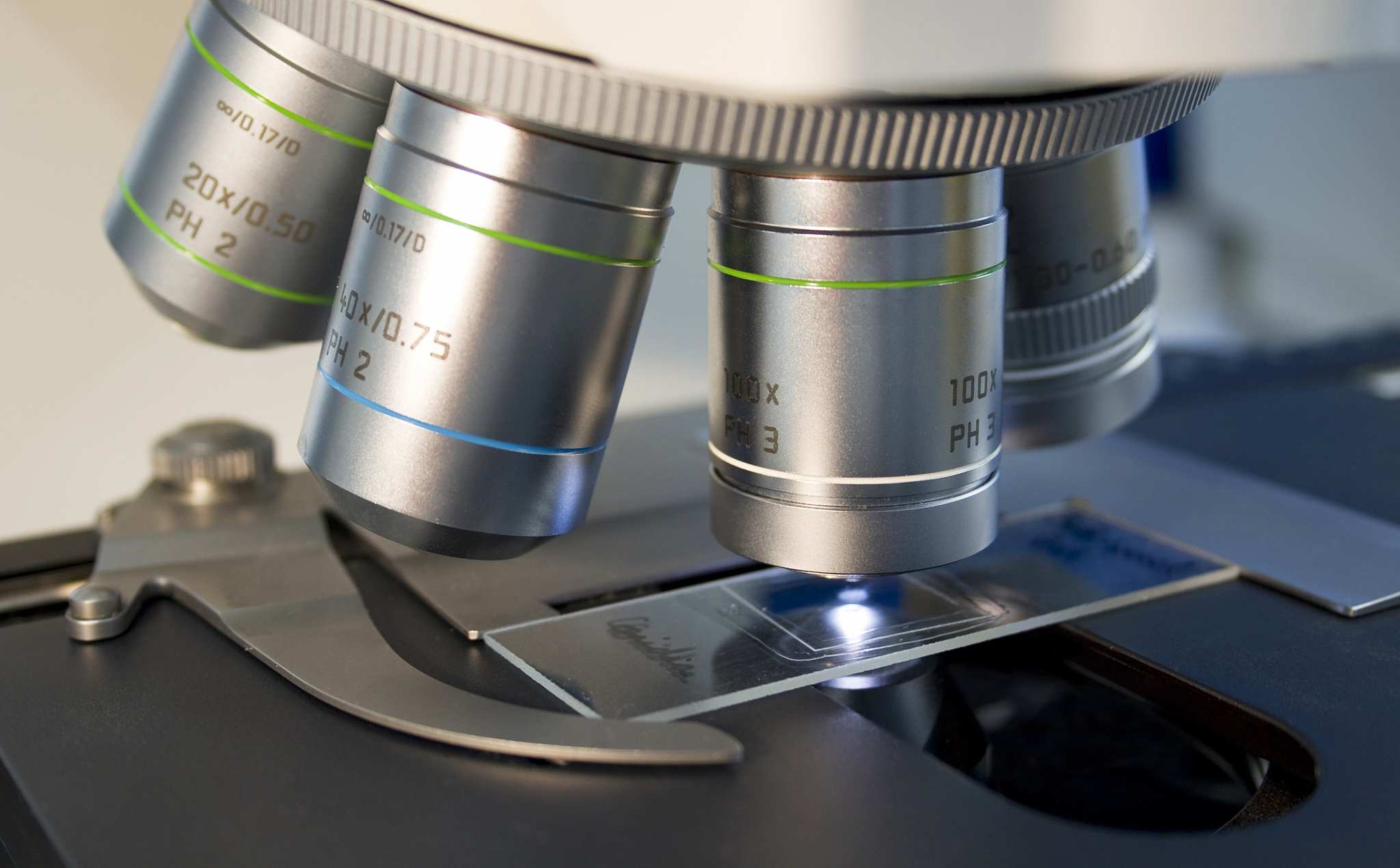 以zemax设计不同目镜下10倍显微镜物镜成像效果分析为方向列题纲此外还要结合了解该方向工程实施中的健康、安全、法律以及文化问题；能够根据相关标准考虑相关工程实施方案对健康、安全、法律以及文化的影响工程管理经济和社会以及光电信息科学与工程专业方向