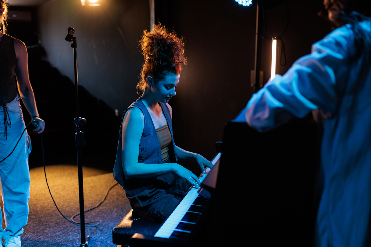 音乐创作与表演的自由：释放创造力，触动心灵