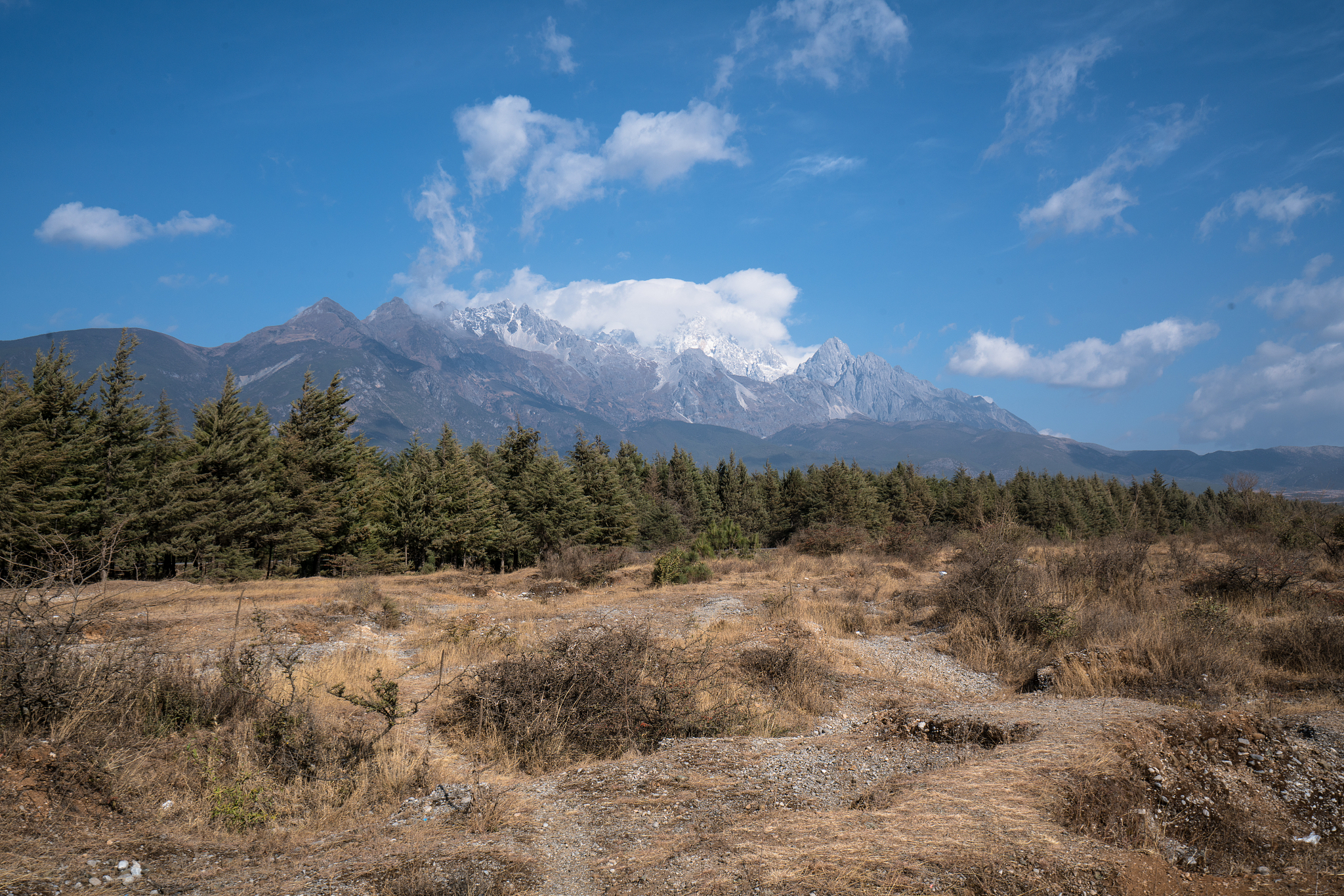 帮我制订玉龙雪山怎么走的详细路程