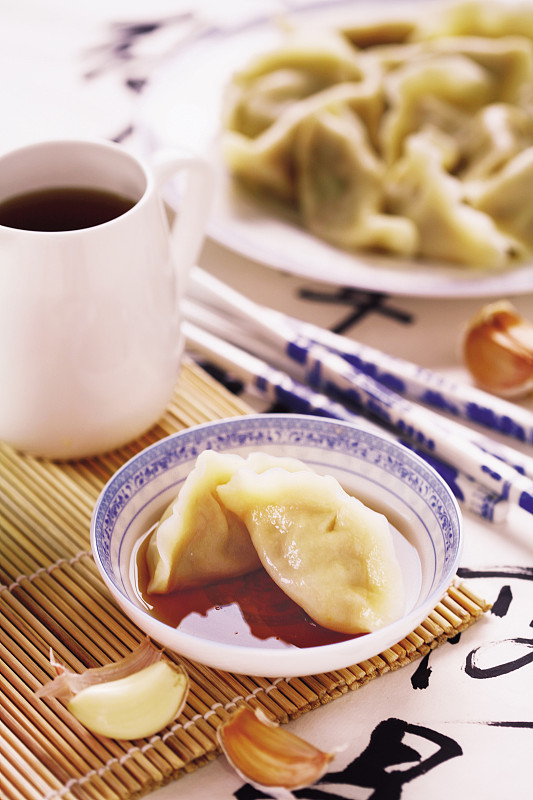 美味饺子搭配甜蜜糖水，口感绝佳！