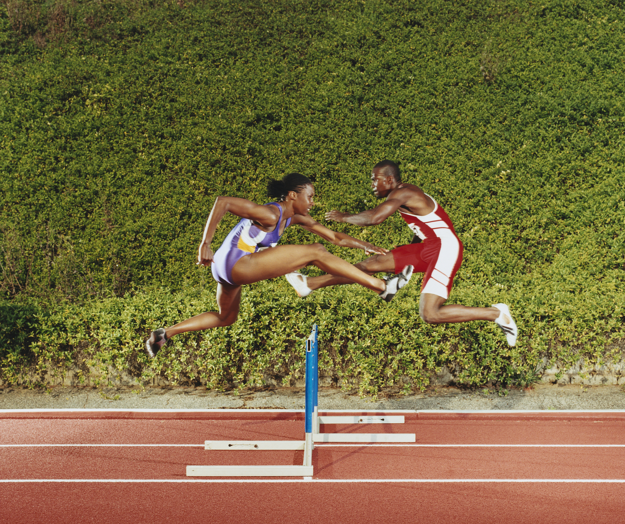 最大初动能与哪些因素有关？详细分析