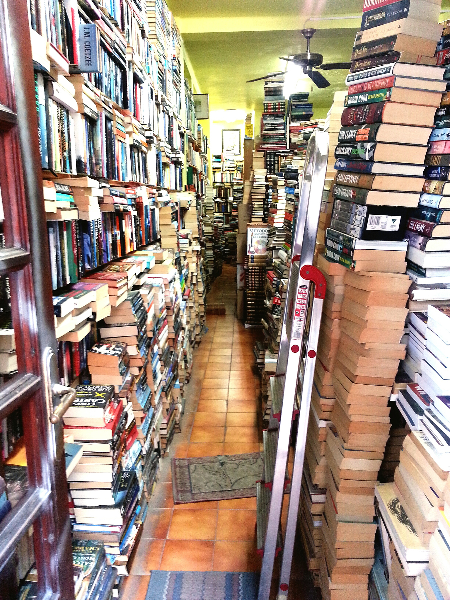 检查语病并修改润色。1 Development Process As a well-known and popular chain bookstore in China Sisyphe Bookstore was founded in 1993 and has now established more than 360 direct-operated chain stores with sub-b