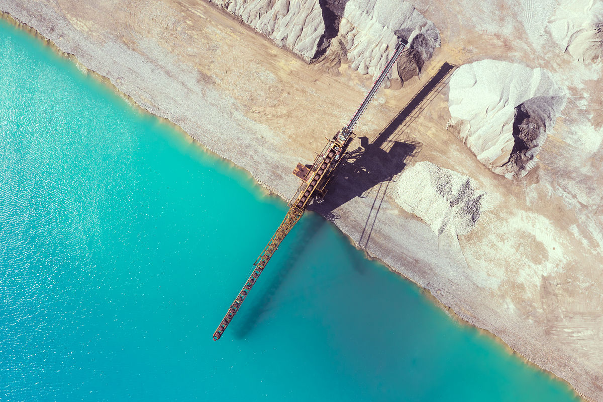矿石地质评论 (Ore Geology Reviews): 矿床学、矿产资源和可持续发展