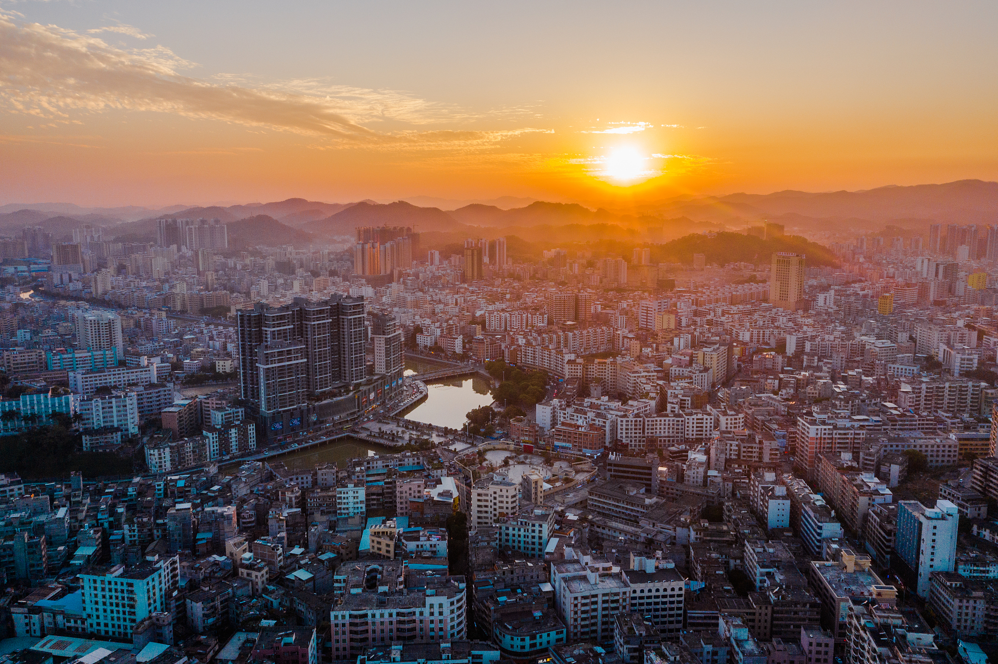 城市傍晚夕阳