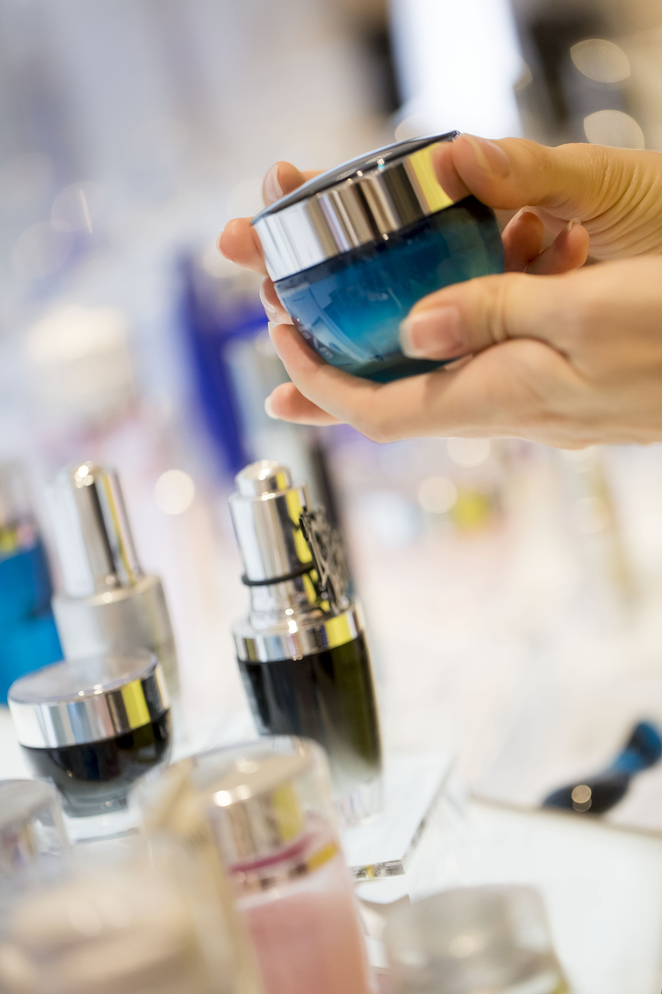 请列出日本化妆品品牌CPB产品所有日本原料或者产品产地具体到哪一个县