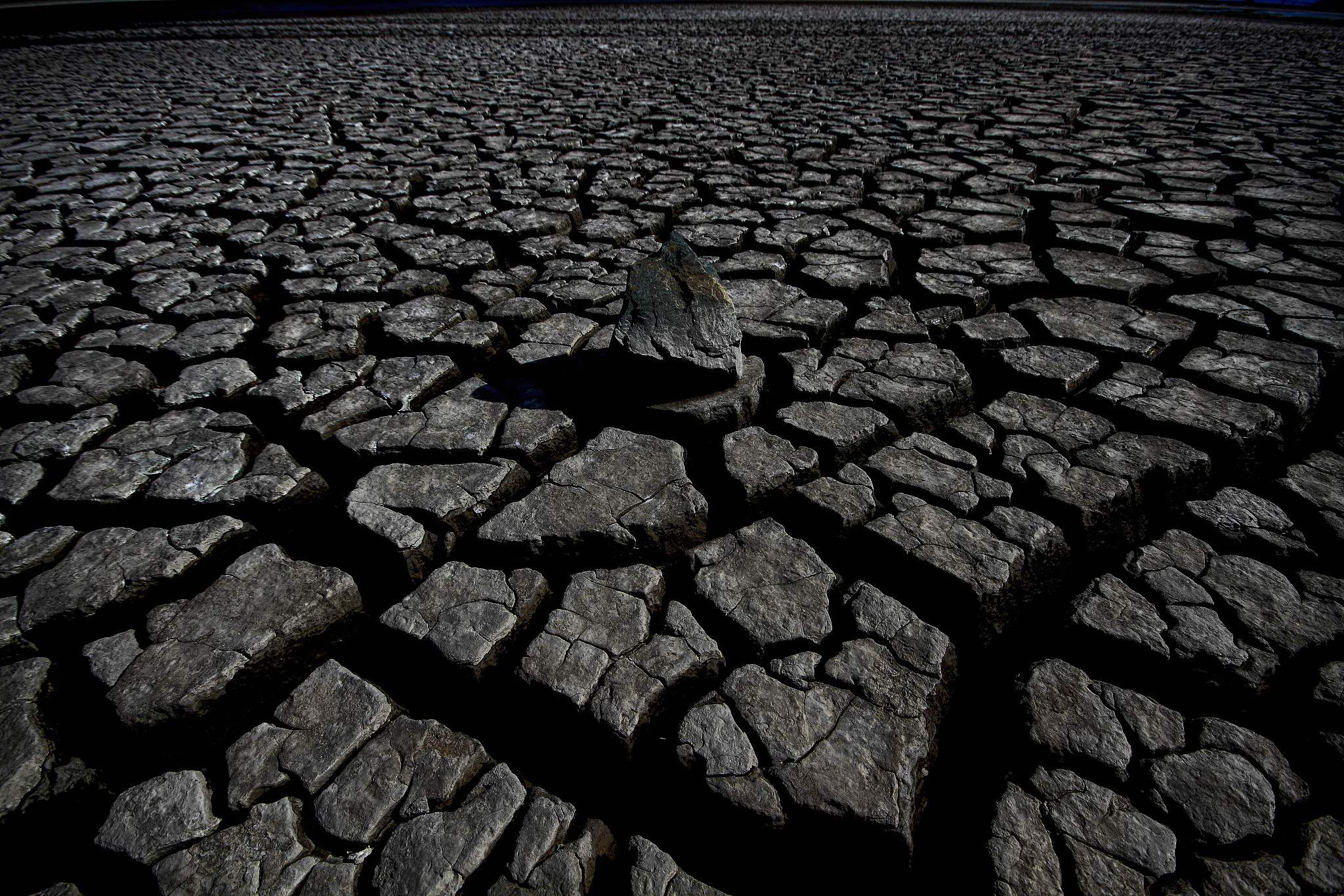 干旱加剧：气候变化、人口增长和水资源短缺的共同影响