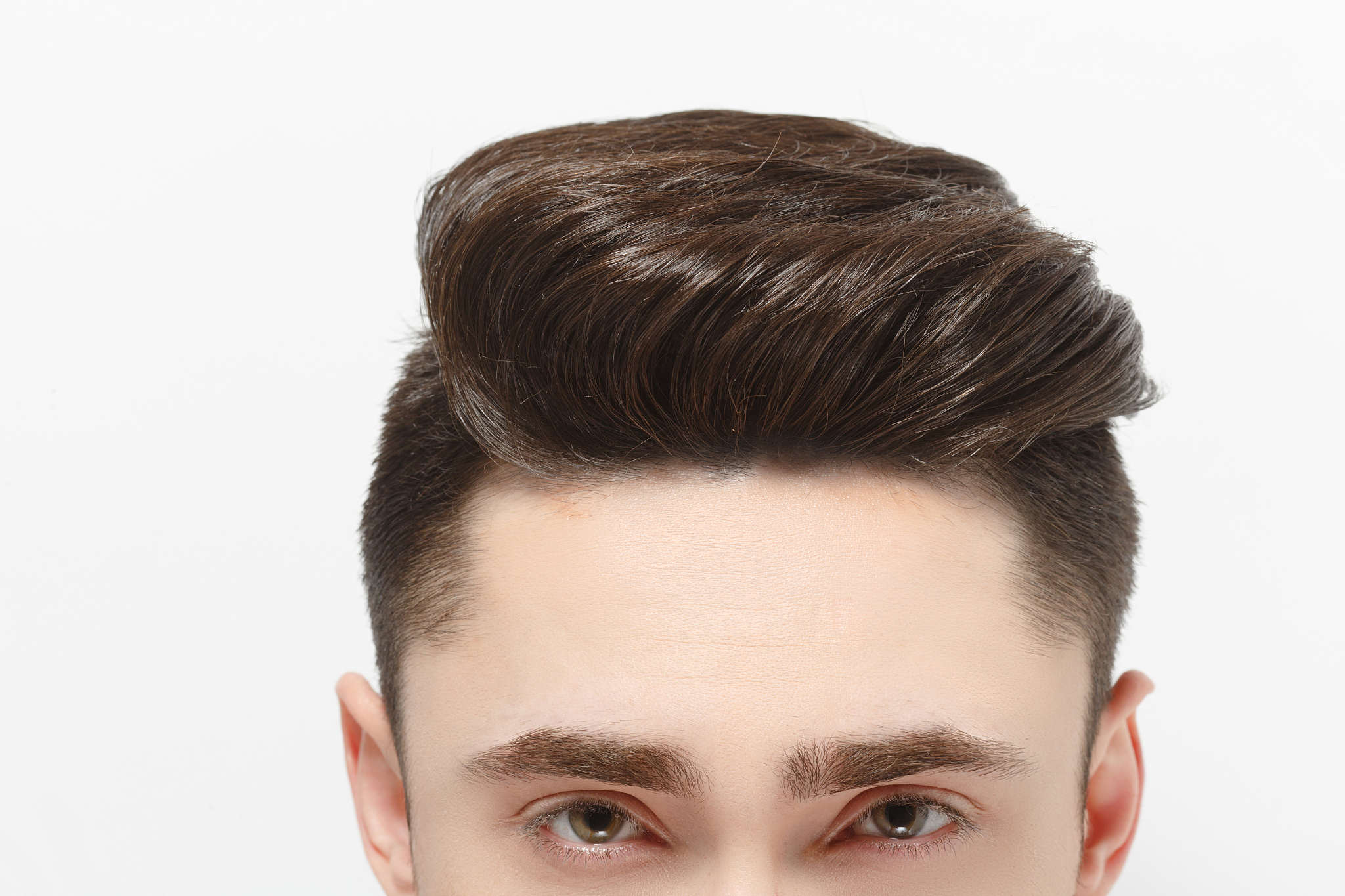 以青年消费者的朋友口吻需要提到1专做年轻男士发型必提2主打日韩系烫染必提3解决细软塌解决粗硬炸解决自然卷解决没想法必提4不是简简单单的剪烫染更注重根据顾客的五官脸型发质服装职业打造专属的发型设计必提5地址：深圳市龙华区民治街道龙光玖钻北区C3栋2楼23a。写500字理发后感受的笔记