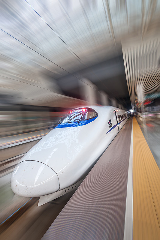 铁路专业招生：中国高铁发展前景广阔，就业机会多