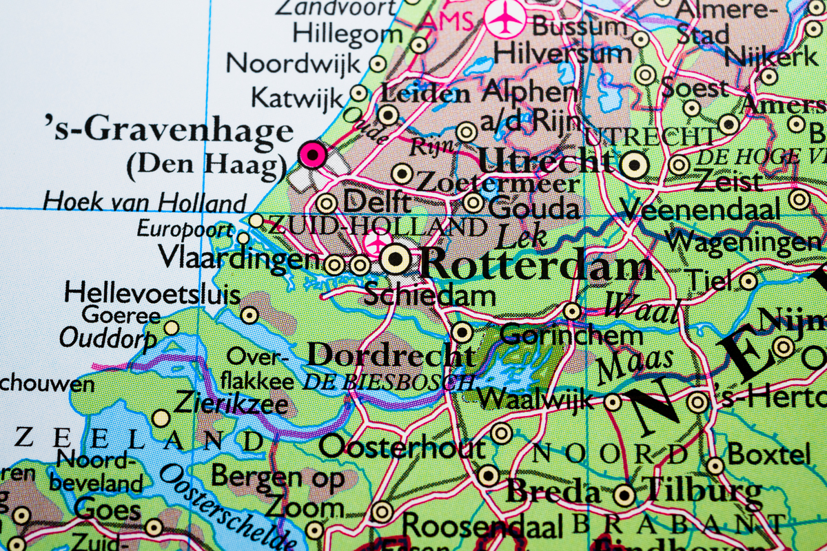 我的家庭住址是西昌路220号请务必快速赶到用英语翻译