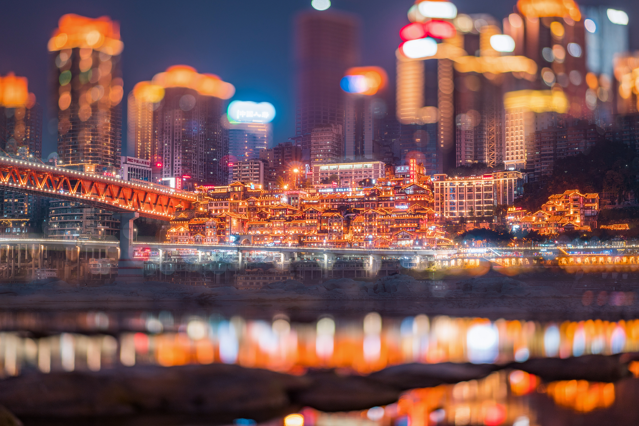 重庆旅游攻略：必玩景点、美食、夜生活、周边游 - 全方位指南