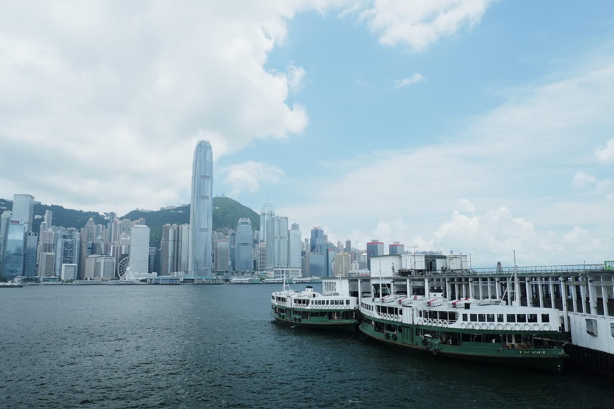 香港一日游攻略：必看景点、美食和购物指南