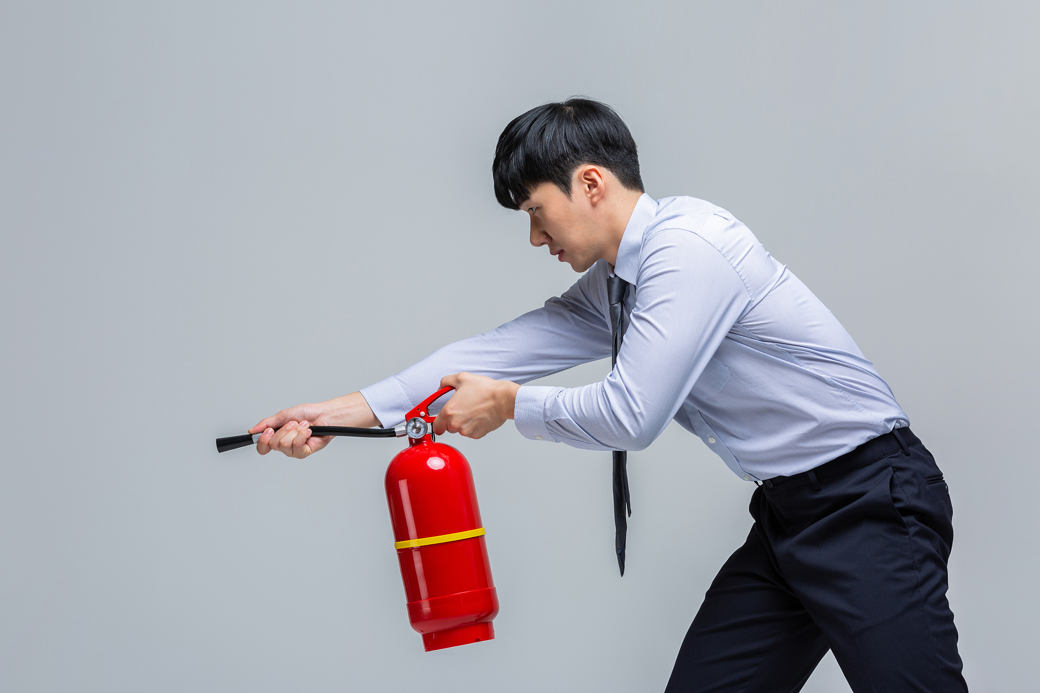 实验室火灾应急处理指南：快速反应与安全撤离