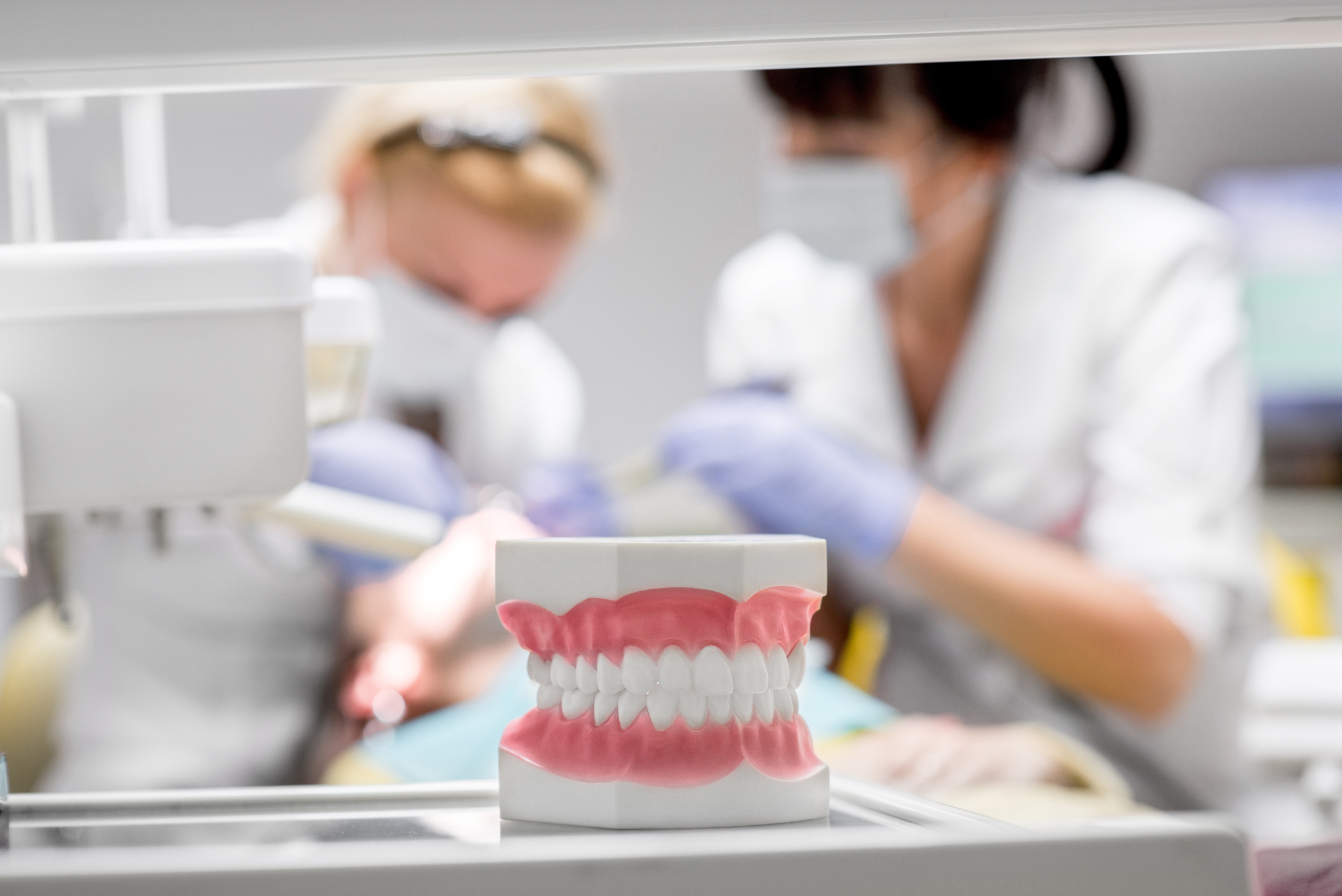 口腔医学和口腔修复工艺专业区别在哪？