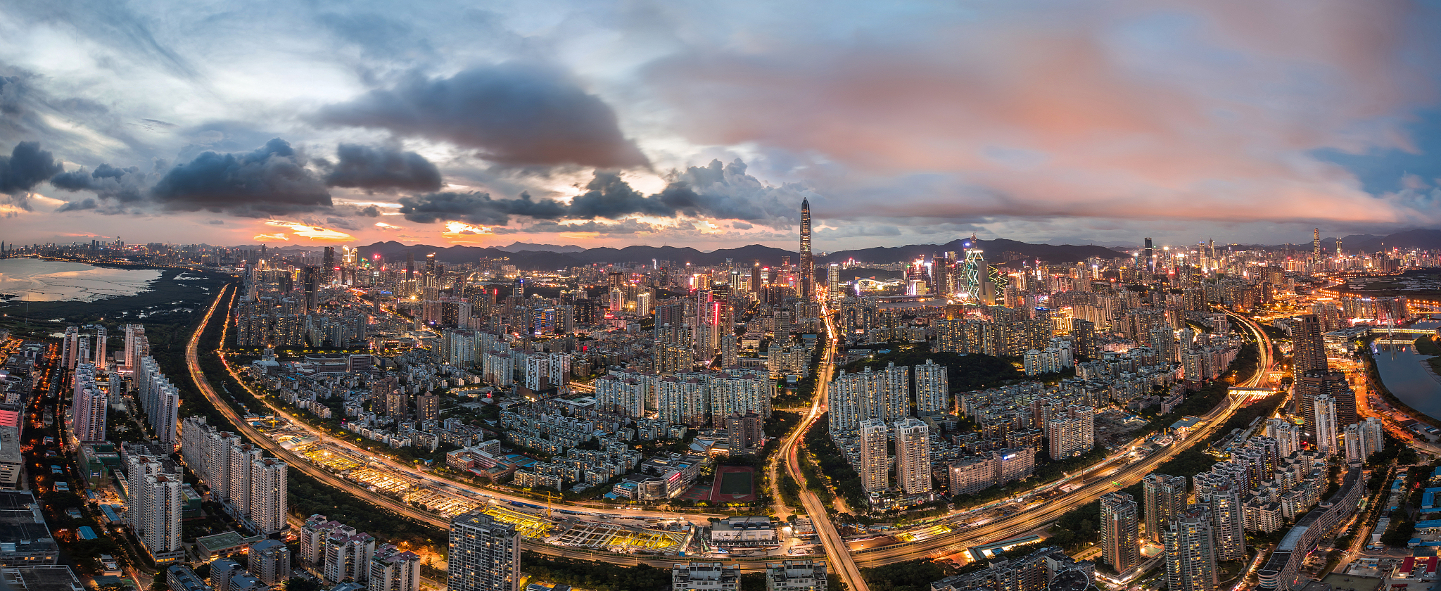 帮我造个句从窗外看去就能看到深圳…