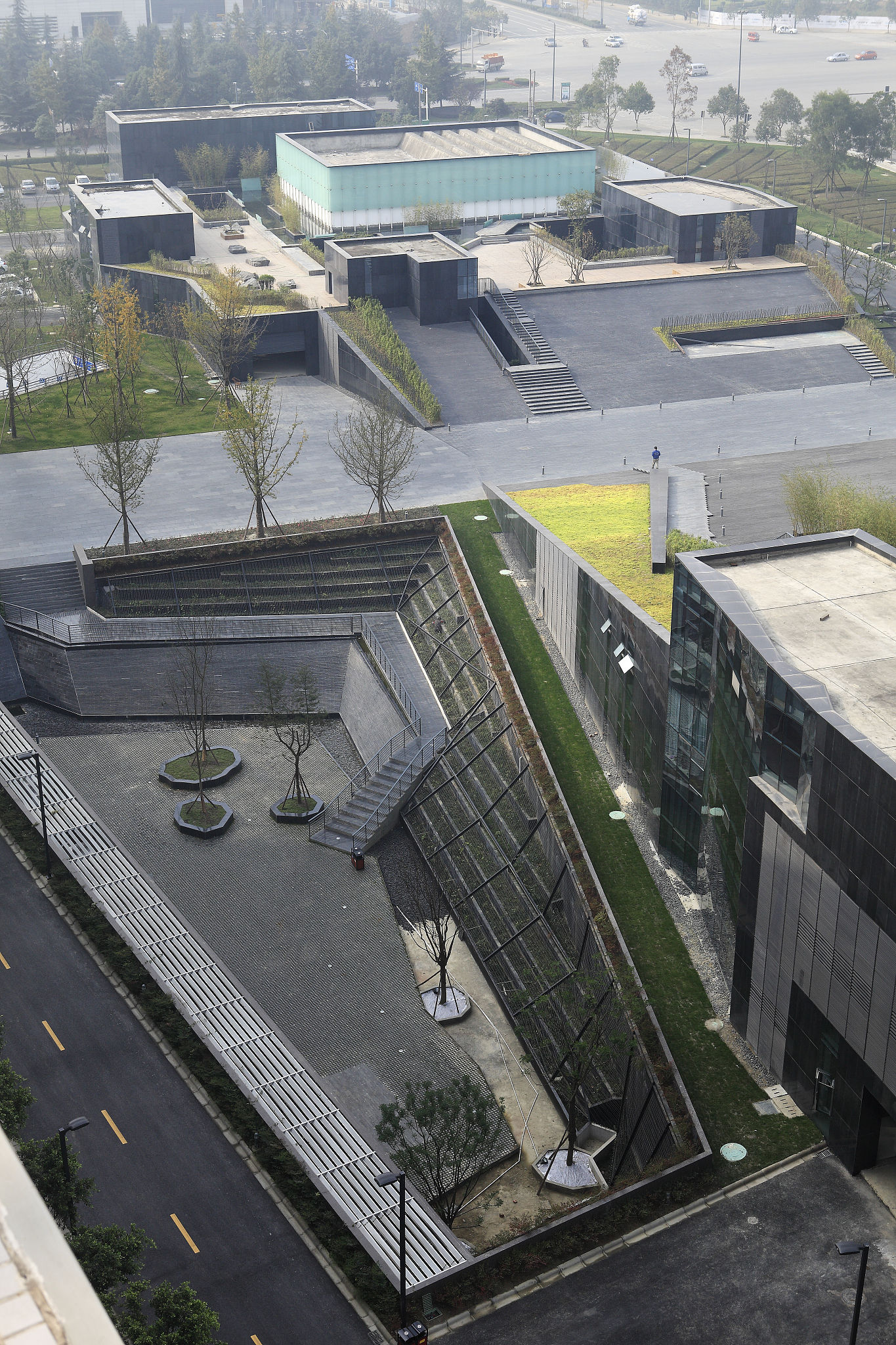 成都高新区企业入驻过程中的水、电、气及土地价格分别是多少？