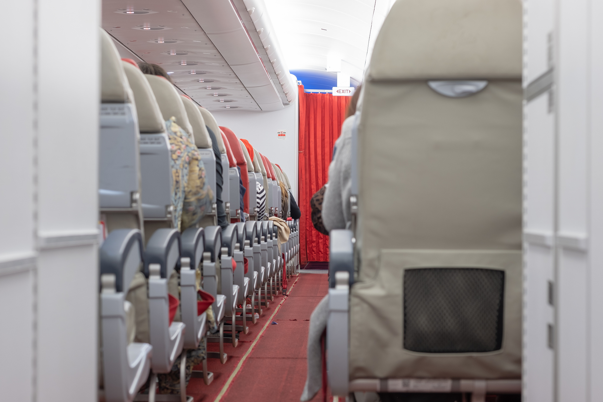 提升航空乘客体验：舱内设施改进策略