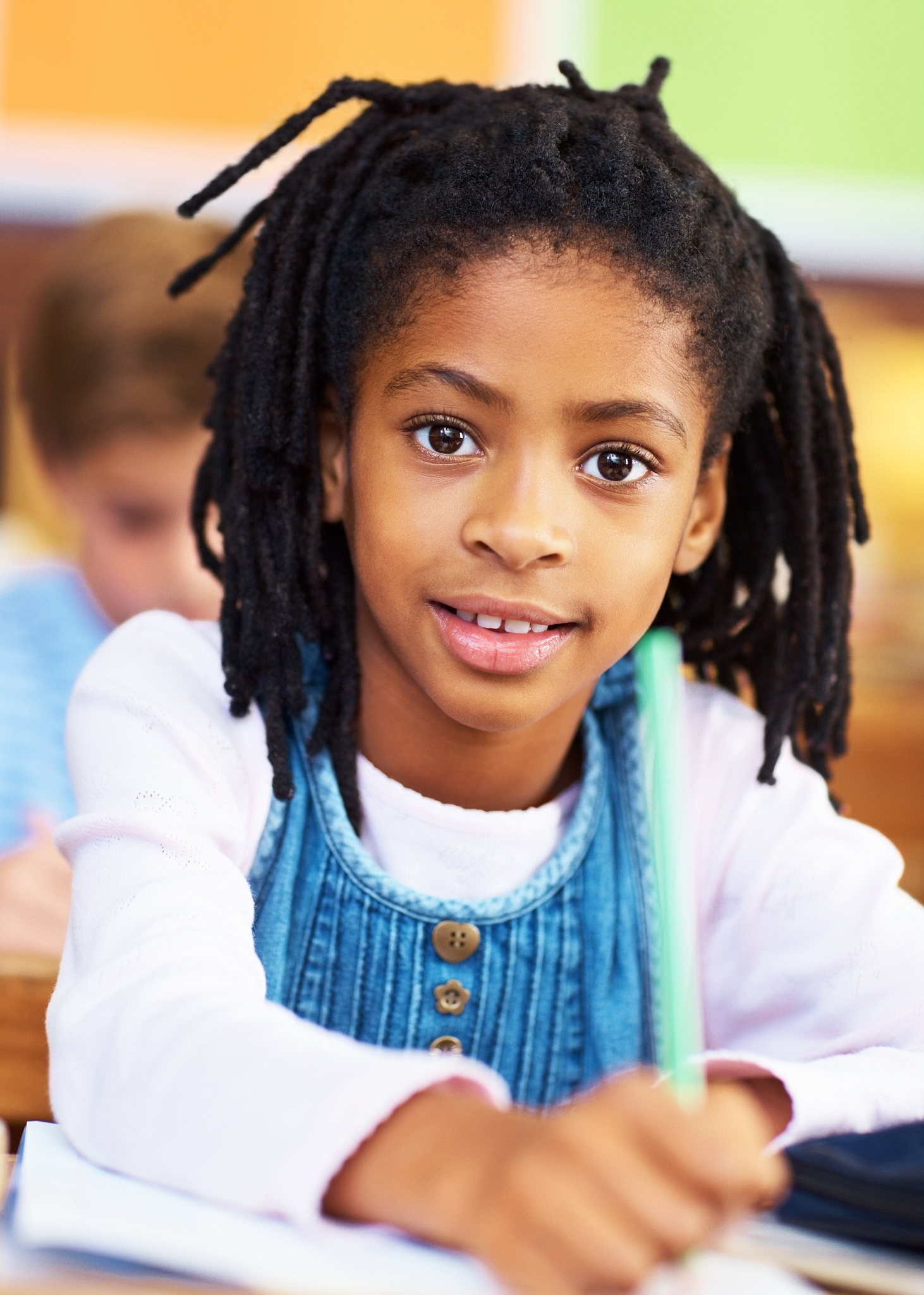 请模仿一个羞涩的小学女生说话的方式