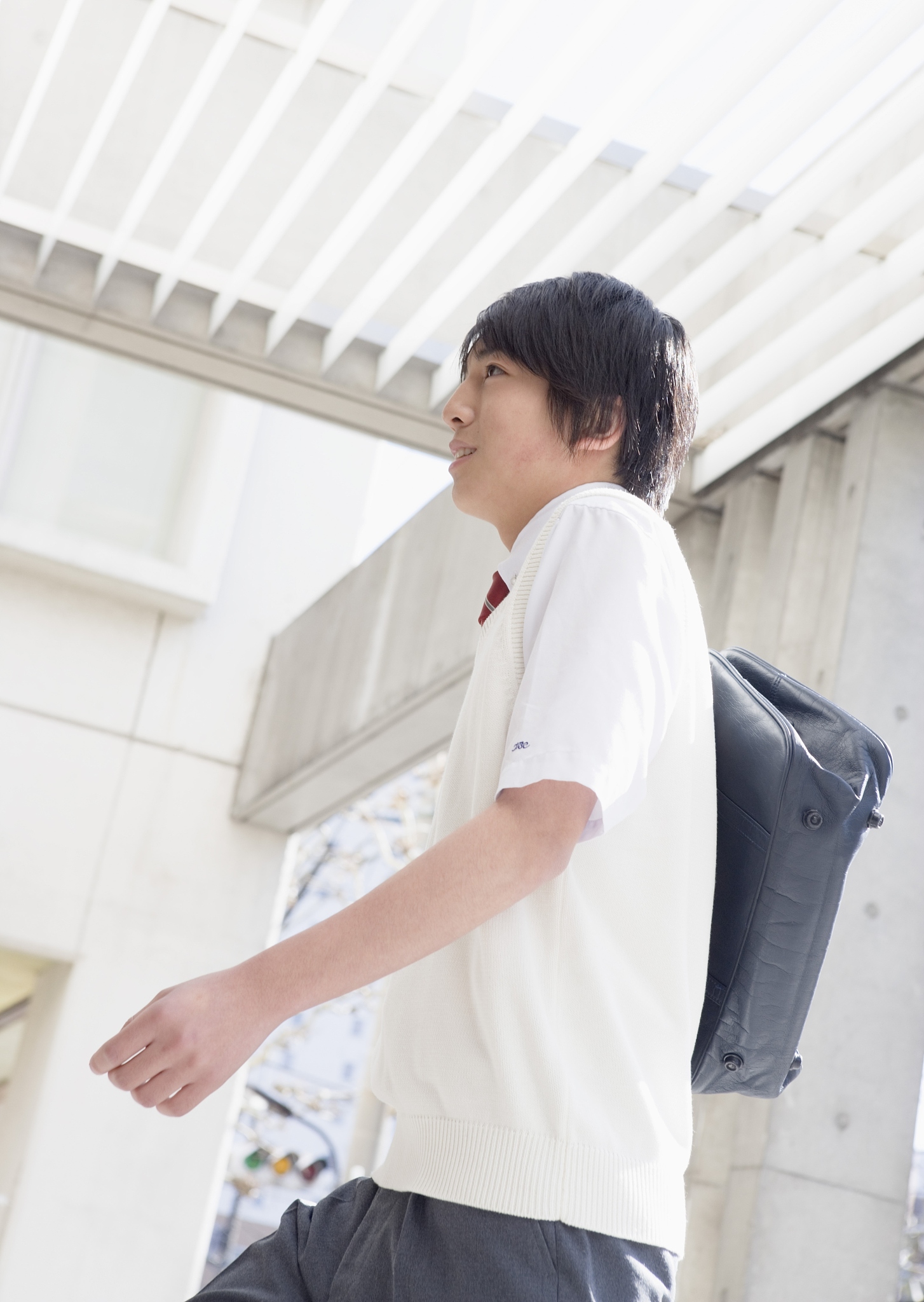 你是一位初中生根据自身经历写一场告别题目为《告别用另一种方式》