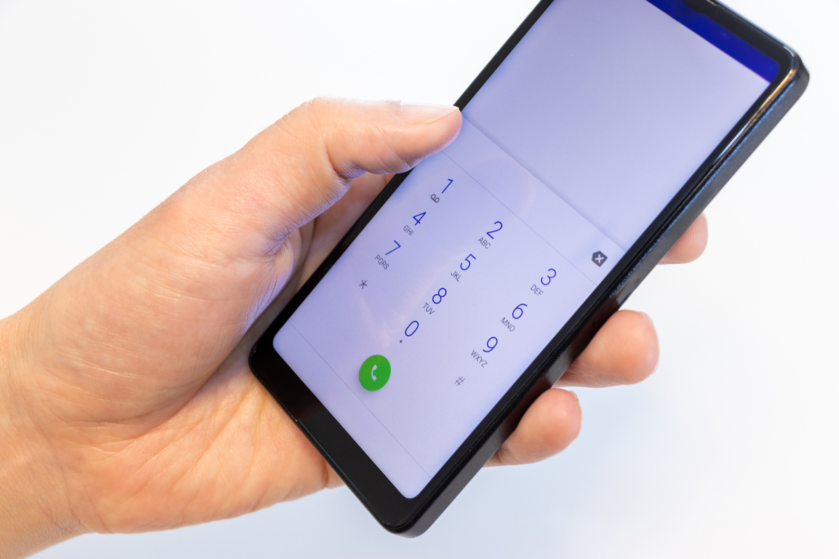 Directions For this part you are allowed 30 minutes to write an essay based on the picturebelow You should start your essay with a brief account of the increasing use of the mobilephone in peoples lif