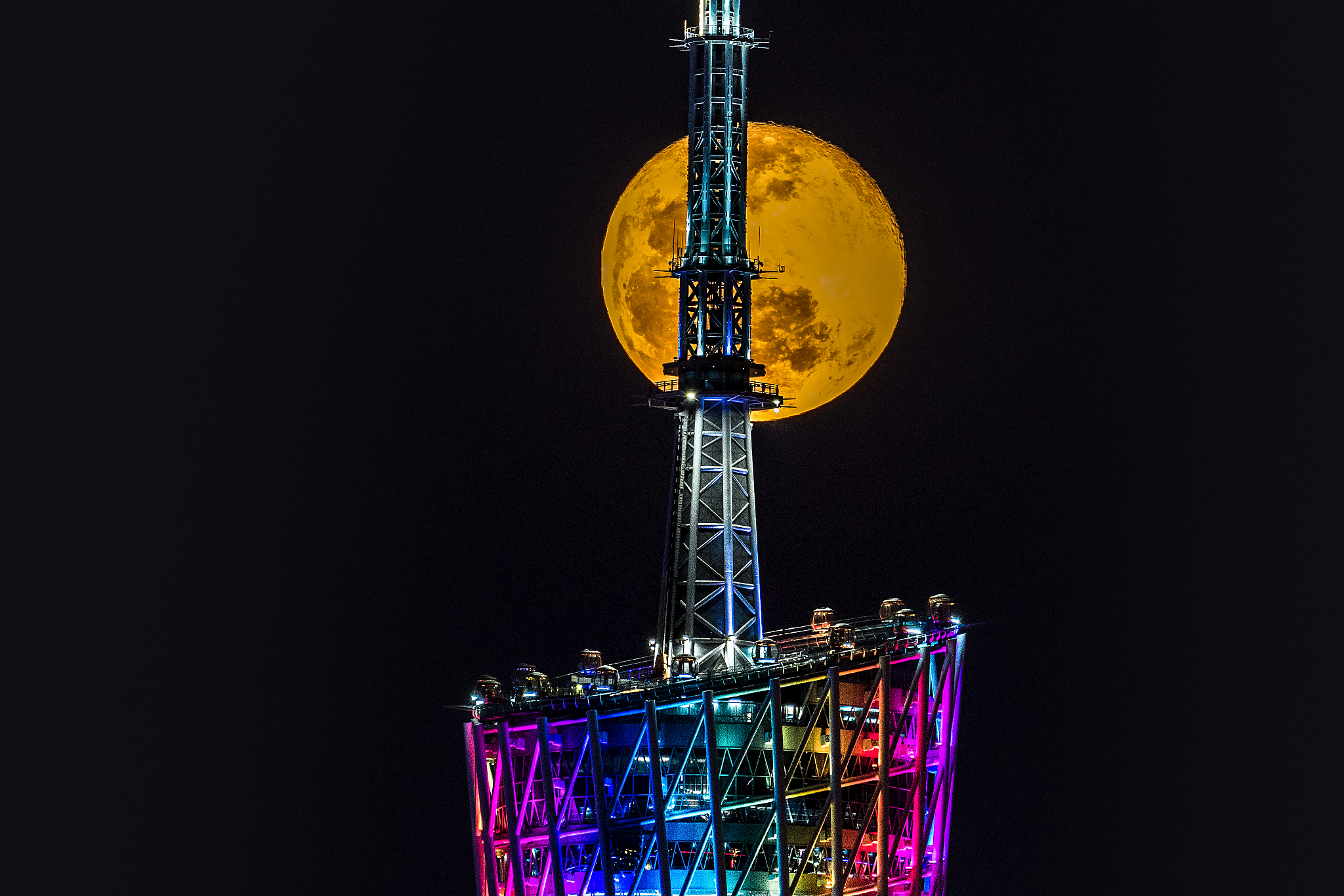 广州双塔夜色，月色如画，美不胜收！