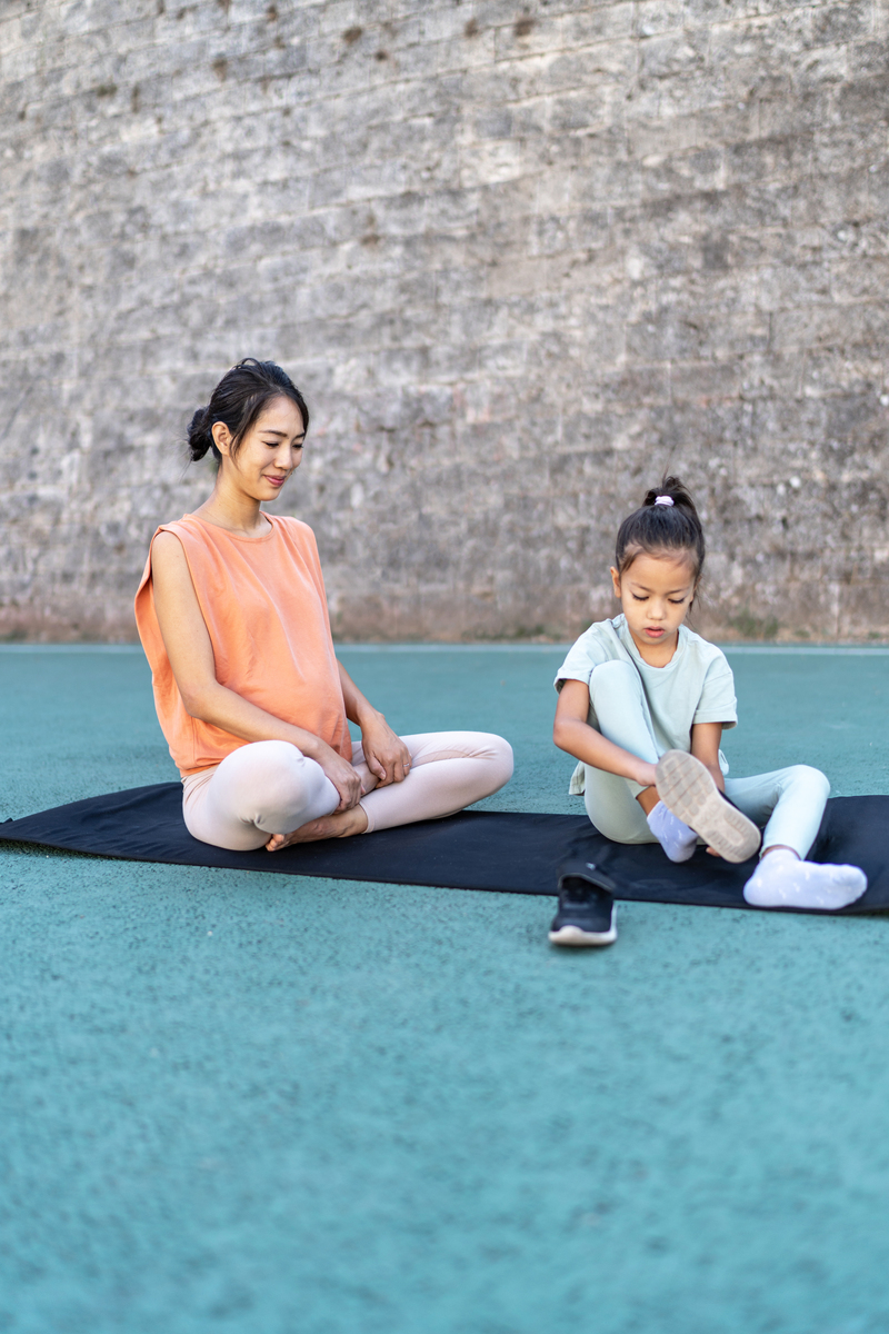 根据4个课程目标课程目标1：培养学生对中国工艺美术发展历程的了解和理解掌握其核心概念和主要流派培养学生的审美能力和创新思维提高学生的实践技能和创作能力使其能够继承和发展中国传统工艺美术为推动中国工艺美术的繁荣与创新做出贡献。课程目标2：了解中国工艺美术的发展历程、特点及与其他艺术形式的关系掌握中国工艺美术的基本概念和基本理论培养对中国传统工艺美术的审美情趣和创作能力。课程目标3：培养学生对中国工艺