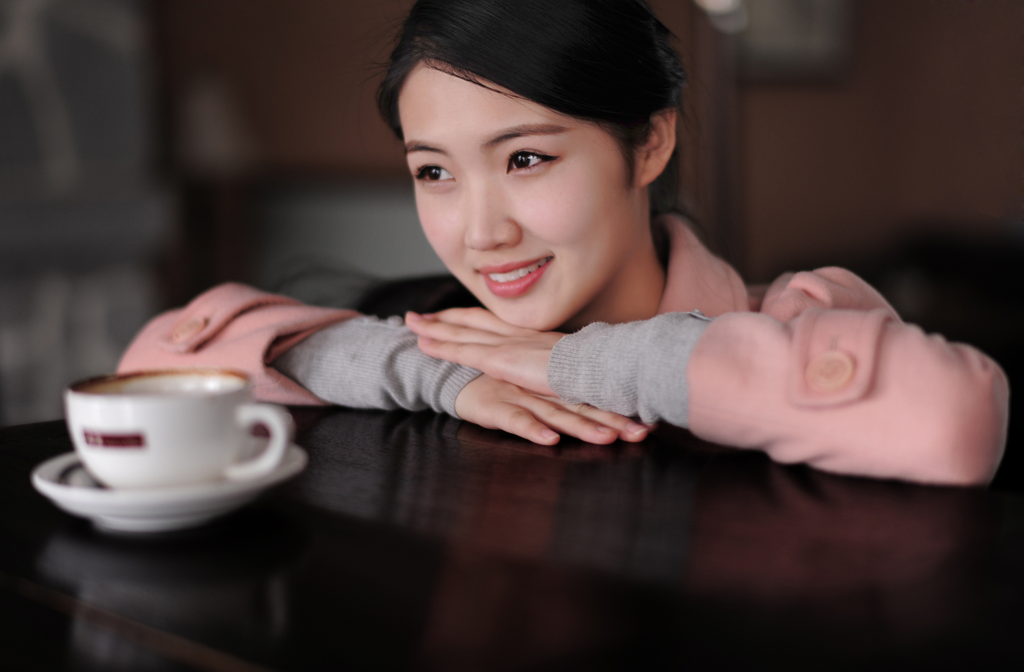 漂亮的年轻女人
