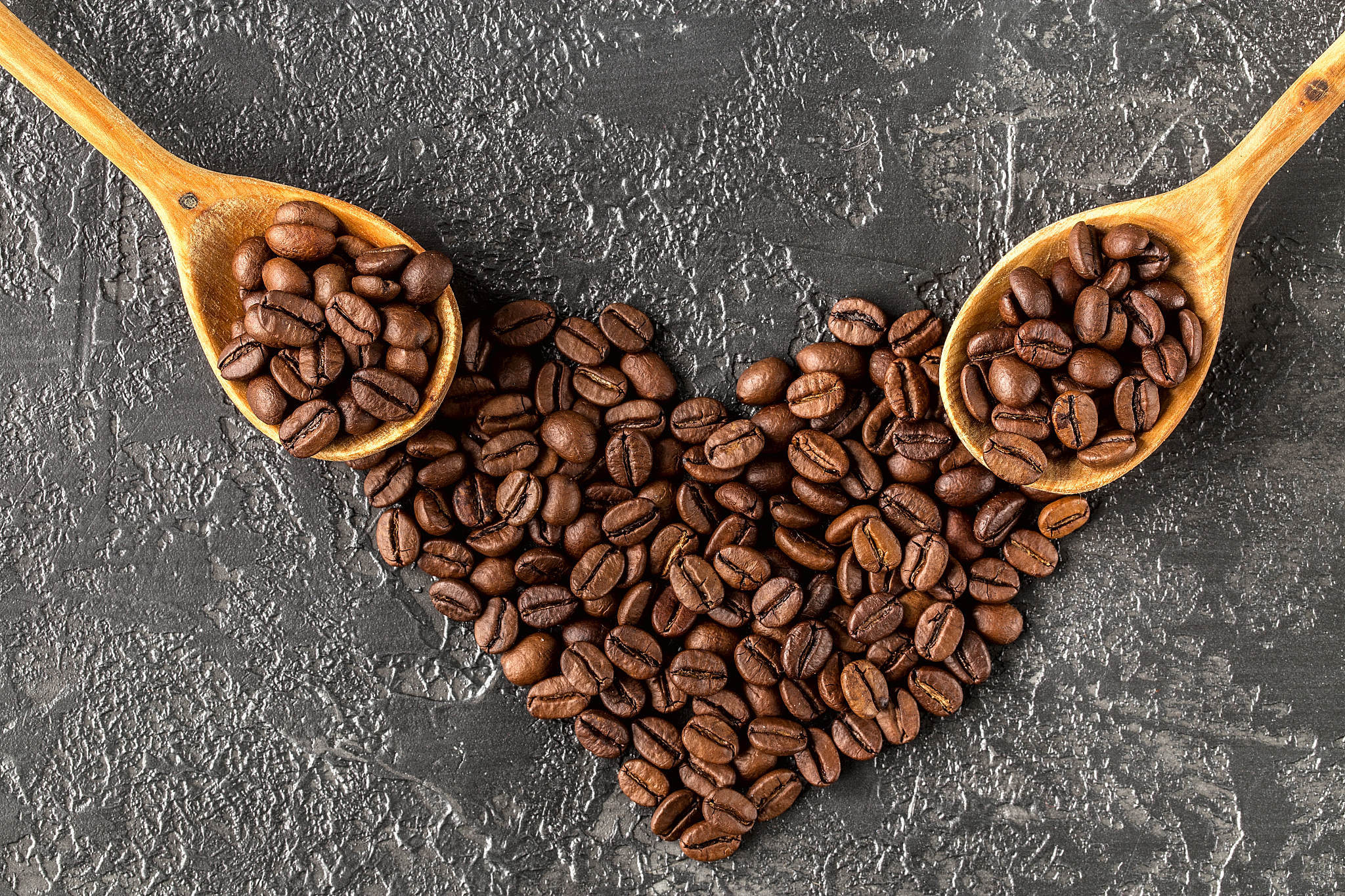 酿酒酵母提升半干法咖啡风味：原理与应用