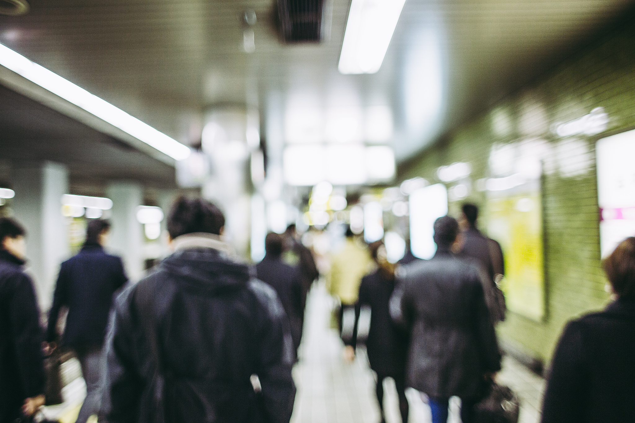 日本大阪府车站持刀伤人事件：3人受伤引发安全担忧