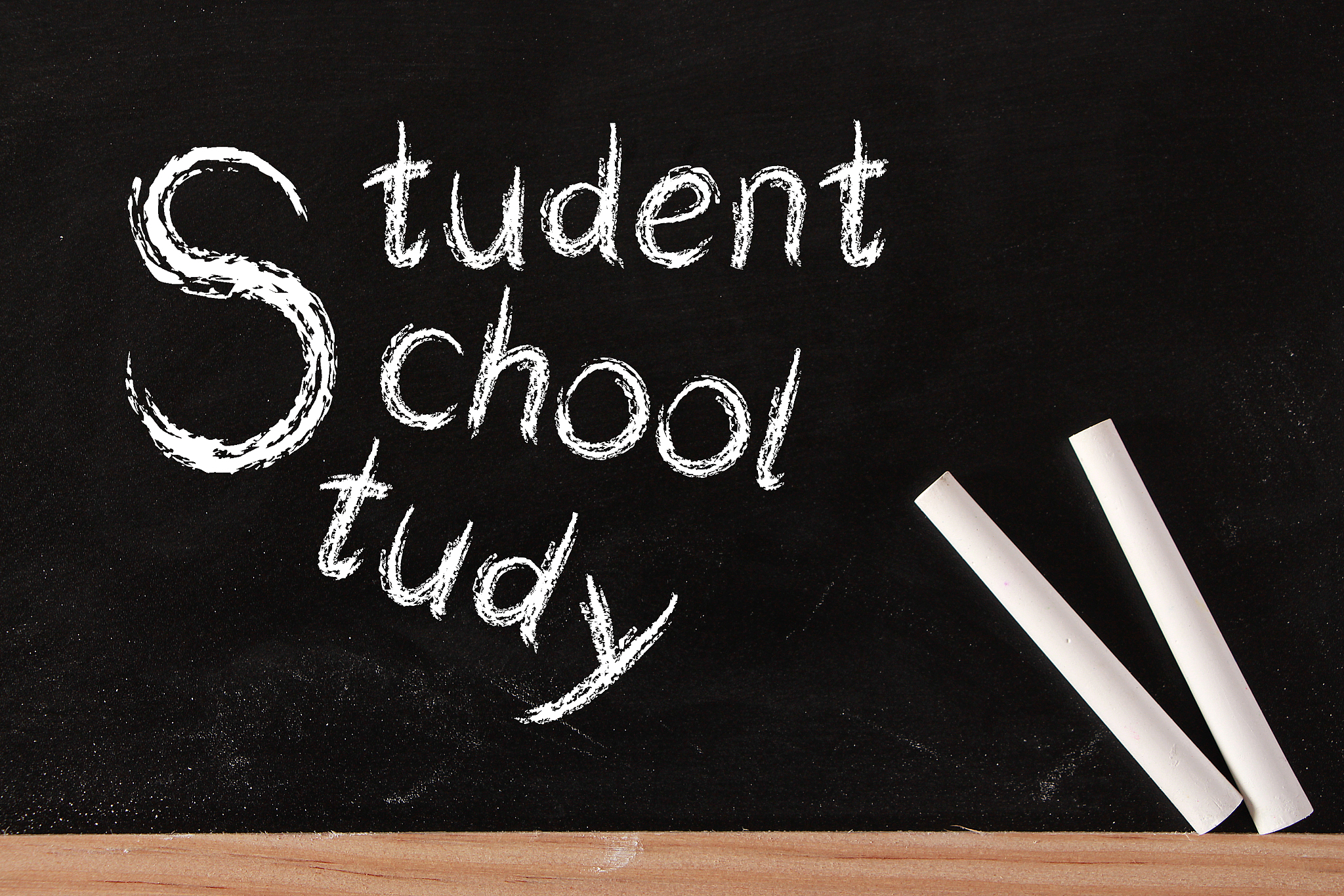 写一段关于大学生应该拥有更多自己时间的英文提纲