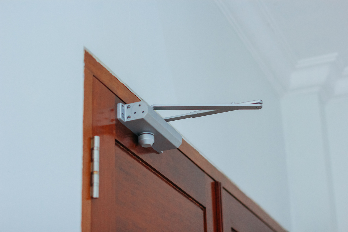 如何轻松开门：详细步骤及技巧