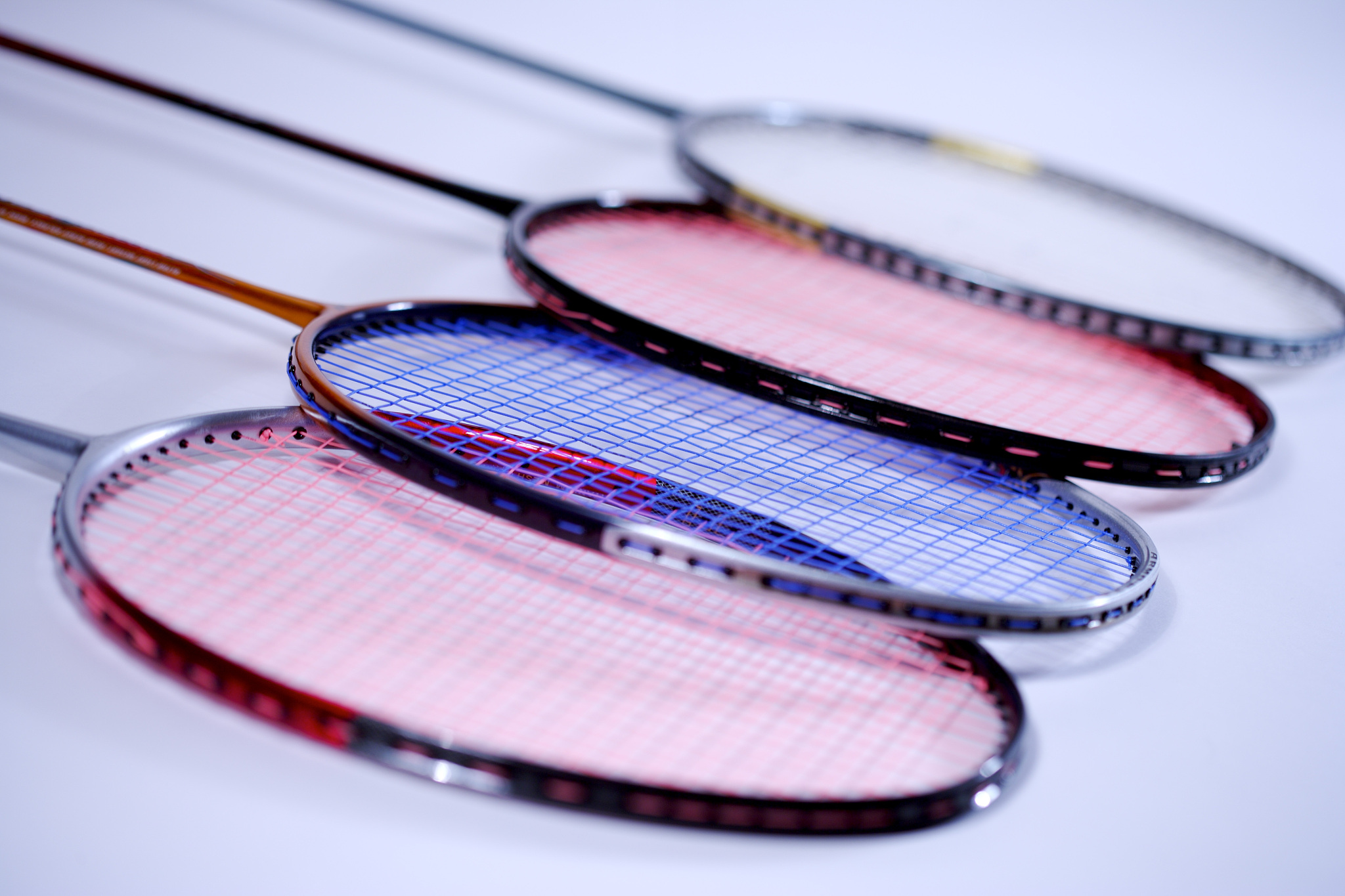 羽毛球拍碳素和铝合金和纤维有什么区别吗