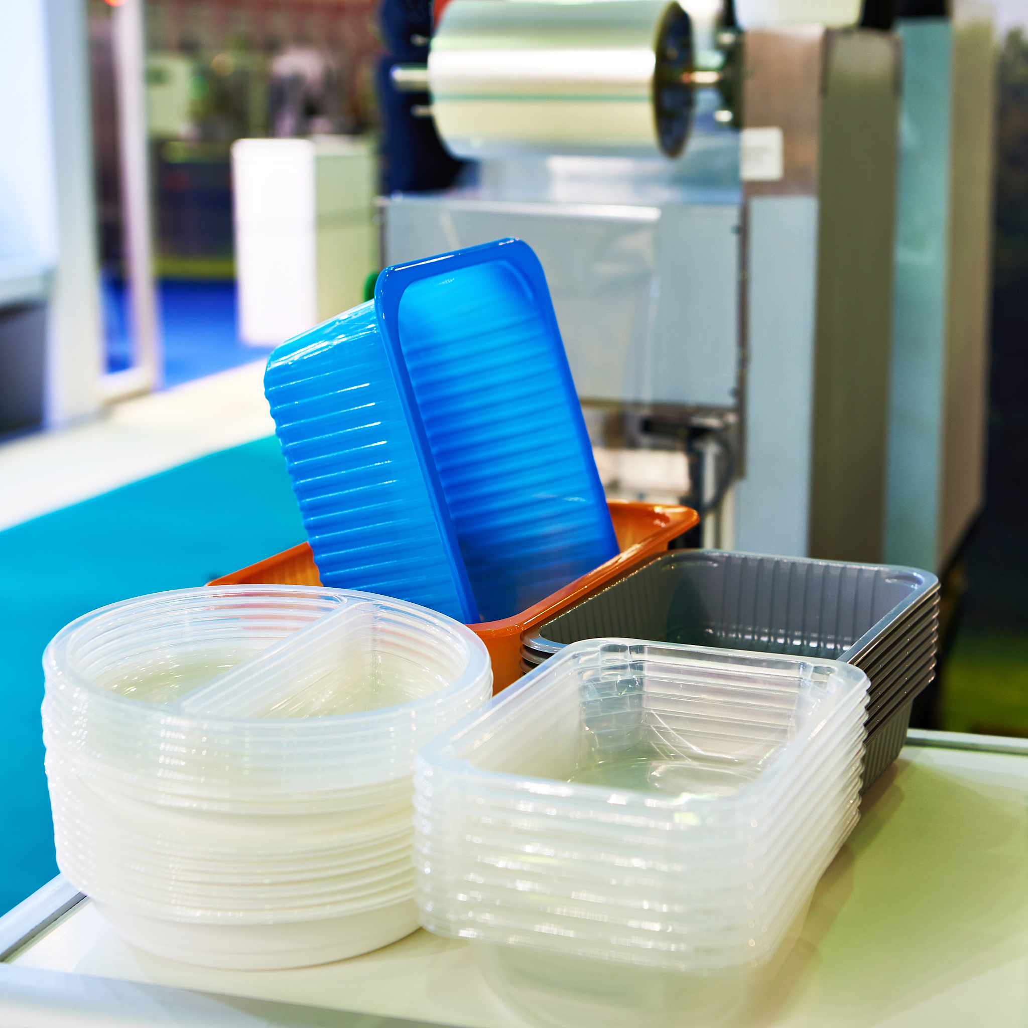 为一个塑封打包器的公司写一个公司介绍突出公司的近期历史和成功以及公司规模。主要产品是推式保鲜机它消除了手工包装塑料膜的过程。这个产品通过爪形的设计在按压过程中藏在爪子中间的保鲜膜会粘在碗边牢牢地贴在碗壁上。优化了传统保鲜机的设计。此商品主打线上销售遍布所有主流电商平台。