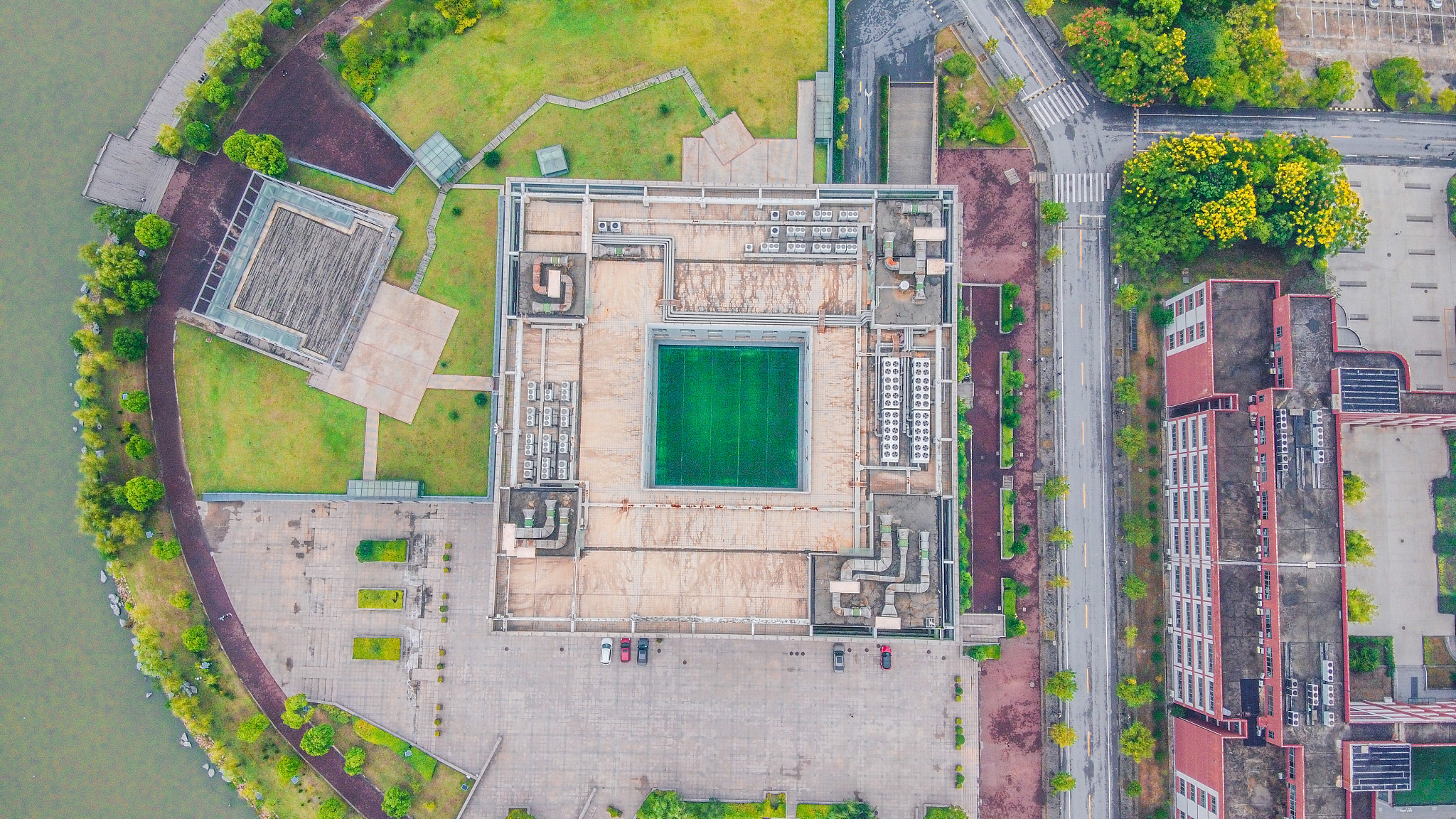 你是来到中国的留学生专业是建筑设计建筑学和中国的风水文化有一定的联系你因此很感兴趣。说说你对风水的理解并且举一个学习它的例子