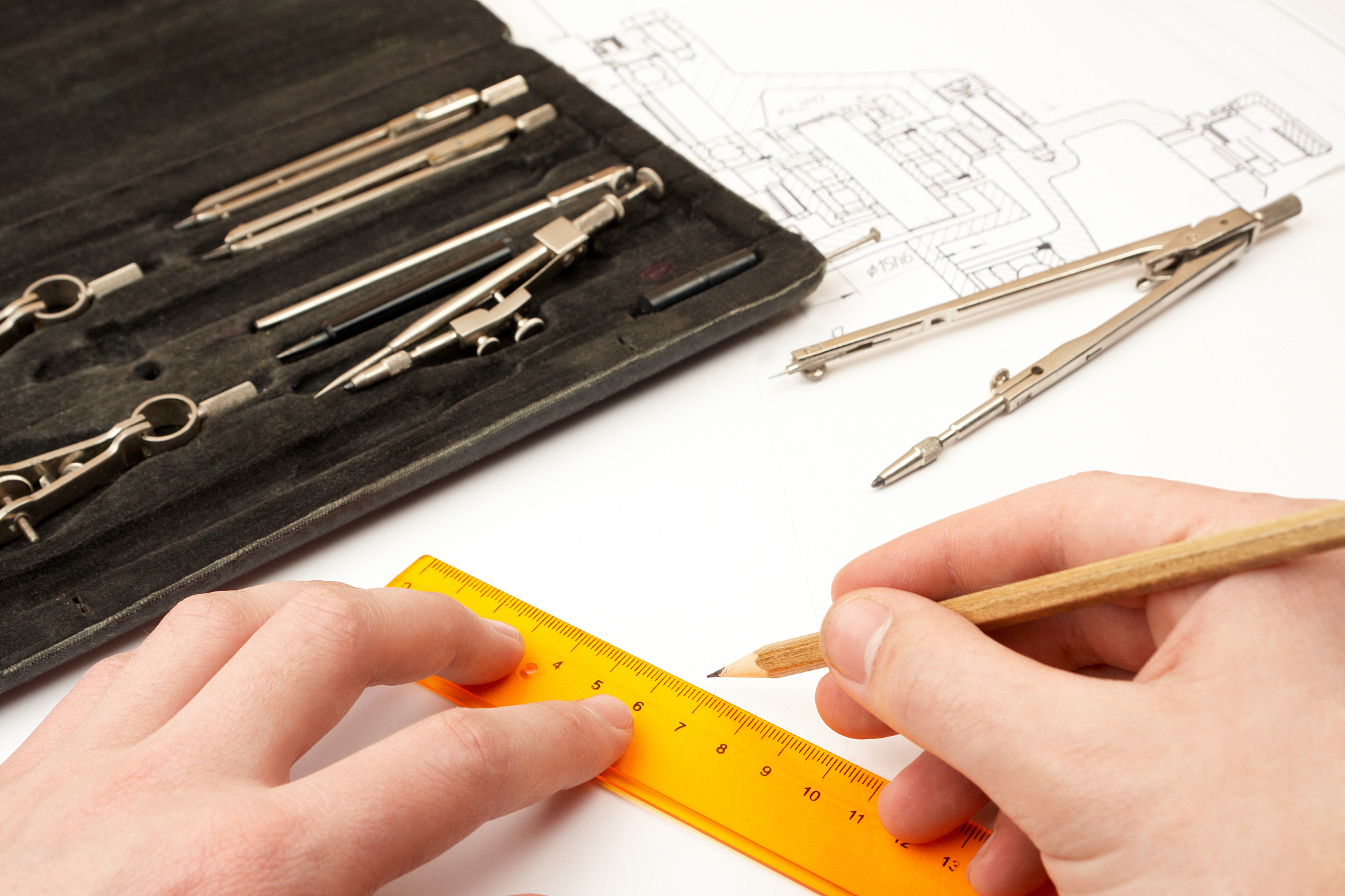 评审工程师职责：确保项目质量和规范