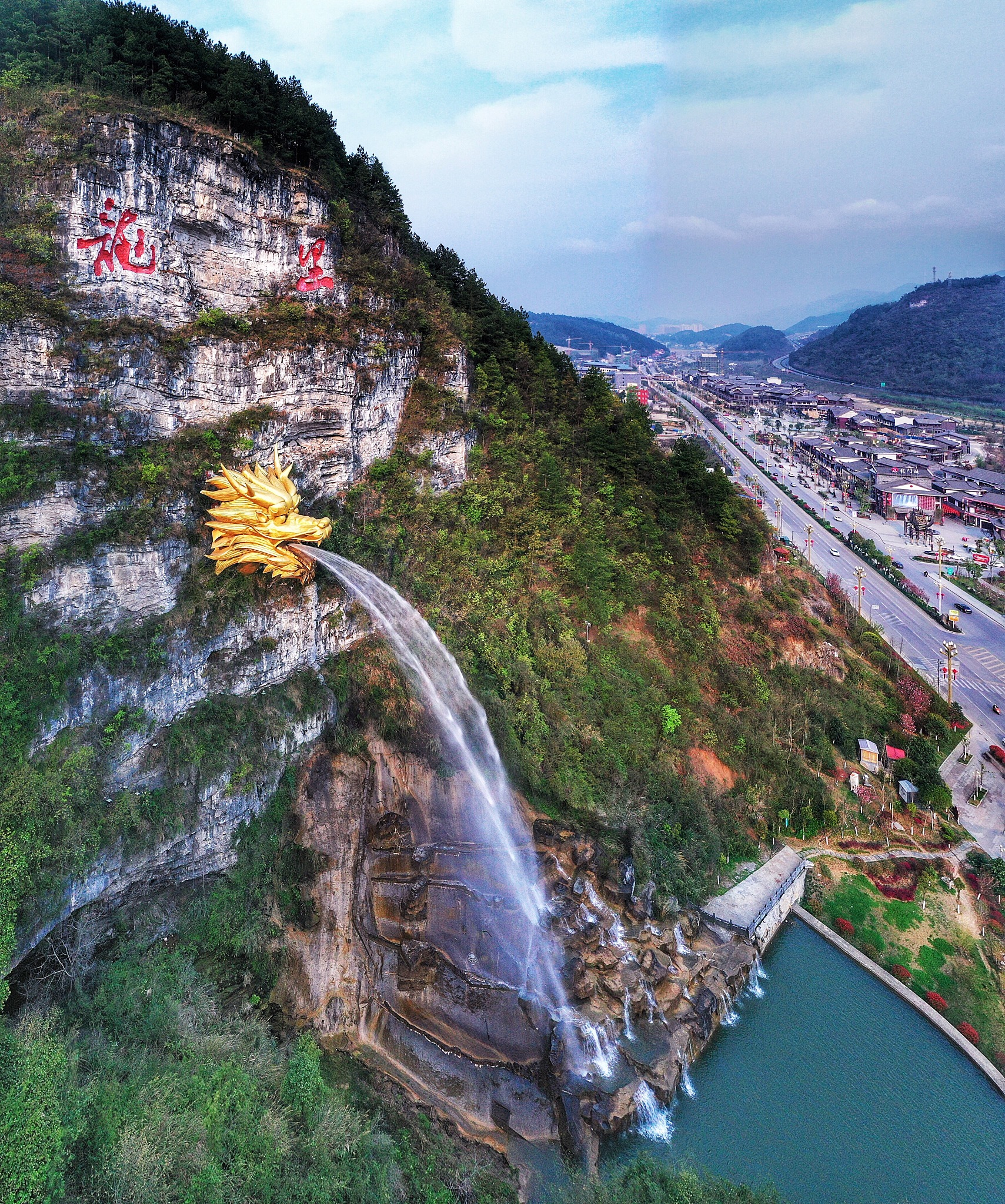 神龙见首不见尾的意思 - 解读中国传统文化中的神秘力量